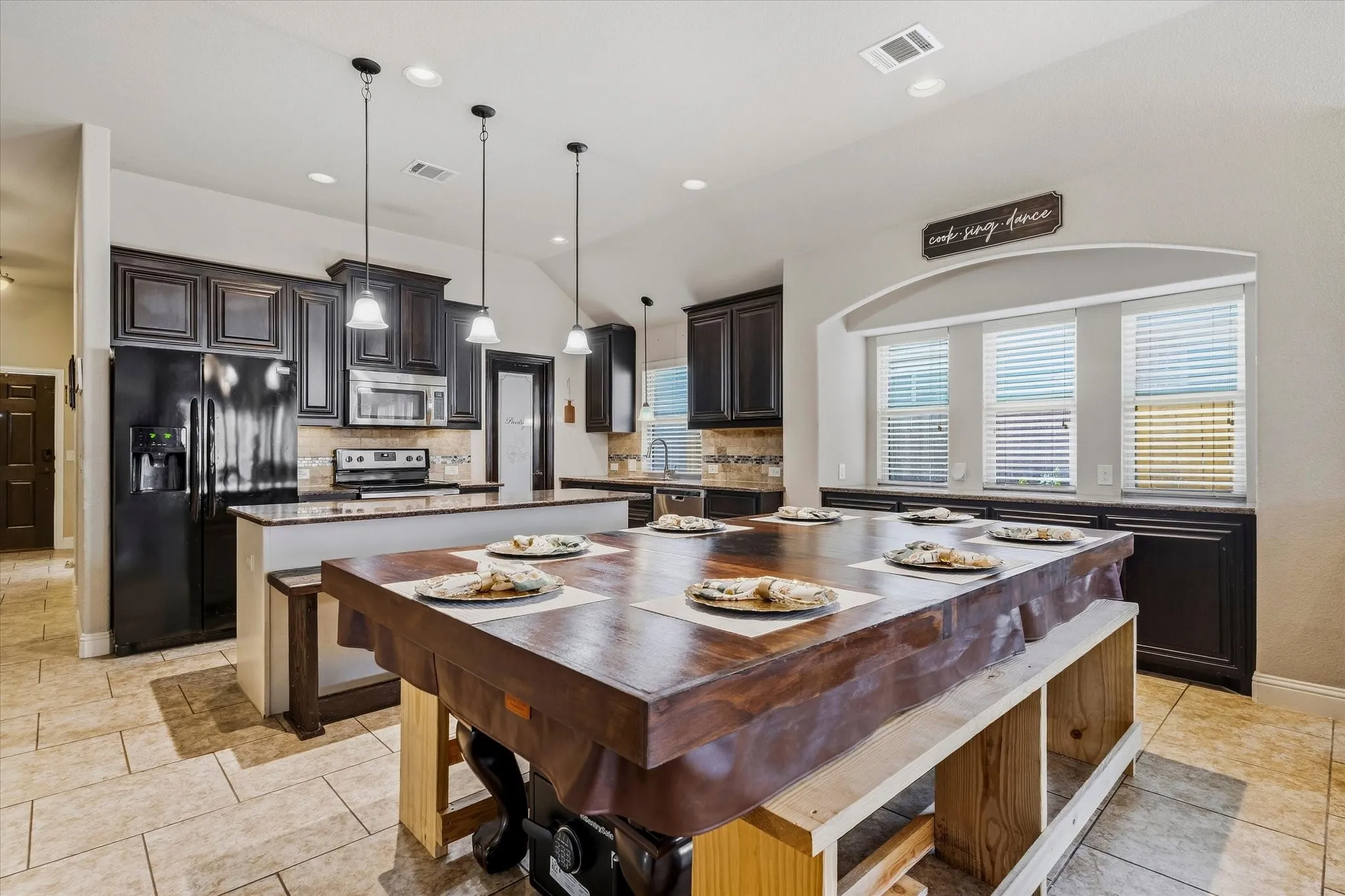 Single Family Residence For Sale in Tarrant County , 4336 Sweet Clover Lane, Fort Worth, Texas 76036, 5 Bedroom, 3 Bathroom, 2 Garage spaces, 2,490 Sqft, built in 2015, mls#21379019, Real Estate Agent in Fort Worth, Homes For Sale in Tarrant county, Homes For Sale in Fort Worth, Realtor in Fort Worth Texas, Real Estate Brokerage Independent Realty Texas, Luminita Cordes Realtor