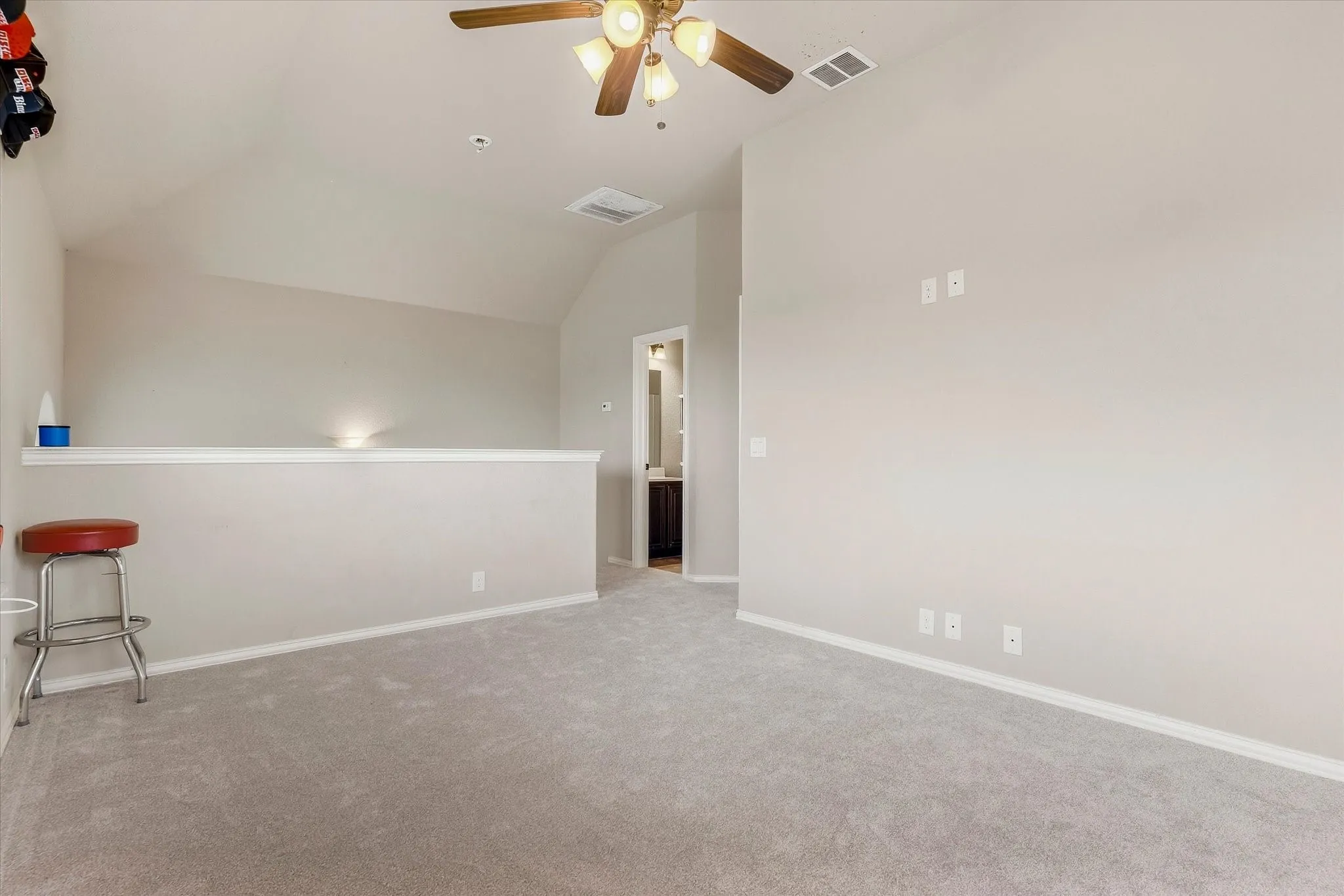 Single Family Residence For Sale in Tarrant County , 4336 Sweet Clover Lane, Fort Worth, Texas 76036, 5 Bedroom, 3 Bathroom, 2 Garage spaces, 2,490 Sqft, built in 2015, mls#21379019, Real Estate Agent in Fort Worth, Homes For Sale in Tarrant county, Homes For Sale in Fort Worth, Realtor in Fort Worth Texas, Real Estate Brokerage Independent Realty Texas, Luminita Cordes Realtor