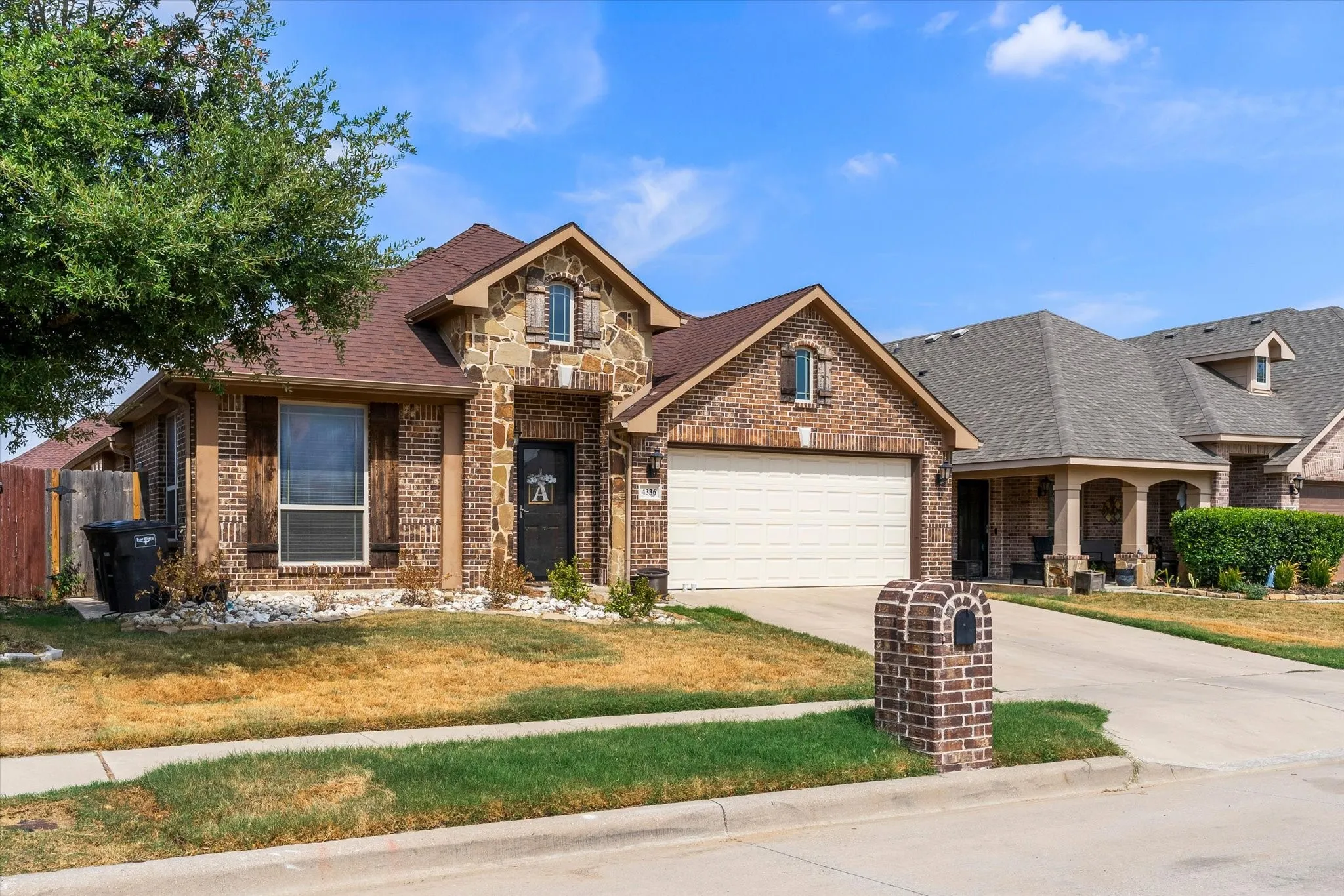 Single Family Residence For Sale in Tarrant County , 4336 Sweet Clover Lane, Fort Worth, Texas 76036, 5 Bedroom, 3 Bathroom, 2 Garage spaces, 2,490 Sqft, built in 2015, mls#21379019, Real Estate Agent in Fort Worth, Homes For Sale in Tarrant county, Homes For Sale in Fort Worth, Realtor in Fort Worth Texas, Real Estate Brokerage Independent Realty Texas, Luminita Cordes Realtor