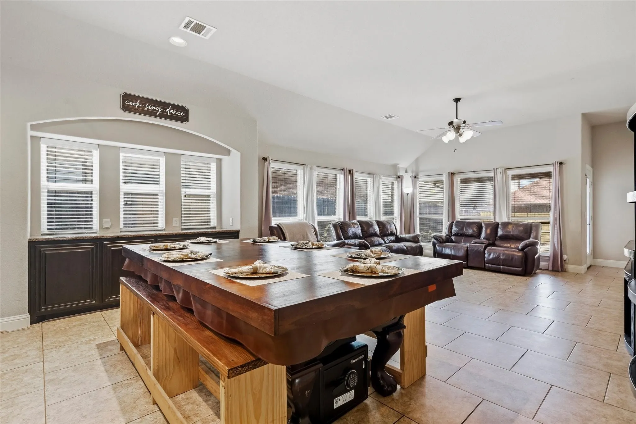 Single Family Residence For Sale in Tarrant County , 4336 Sweet Clover Lane, Fort Worth, Texas 76036, 5 Bedroom, 3 Bathroom, 2 Garage spaces, 2,490 Sqft, built in 2015, mls#21379019, Real Estate Agent in Fort Worth, Homes For Sale in Tarrant county, Homes For Sale in Fort Worth, Realtor in Fort Worth Texas, Real Estate Brokerage Independent Realty Texas, Luminita Cordes Realtor