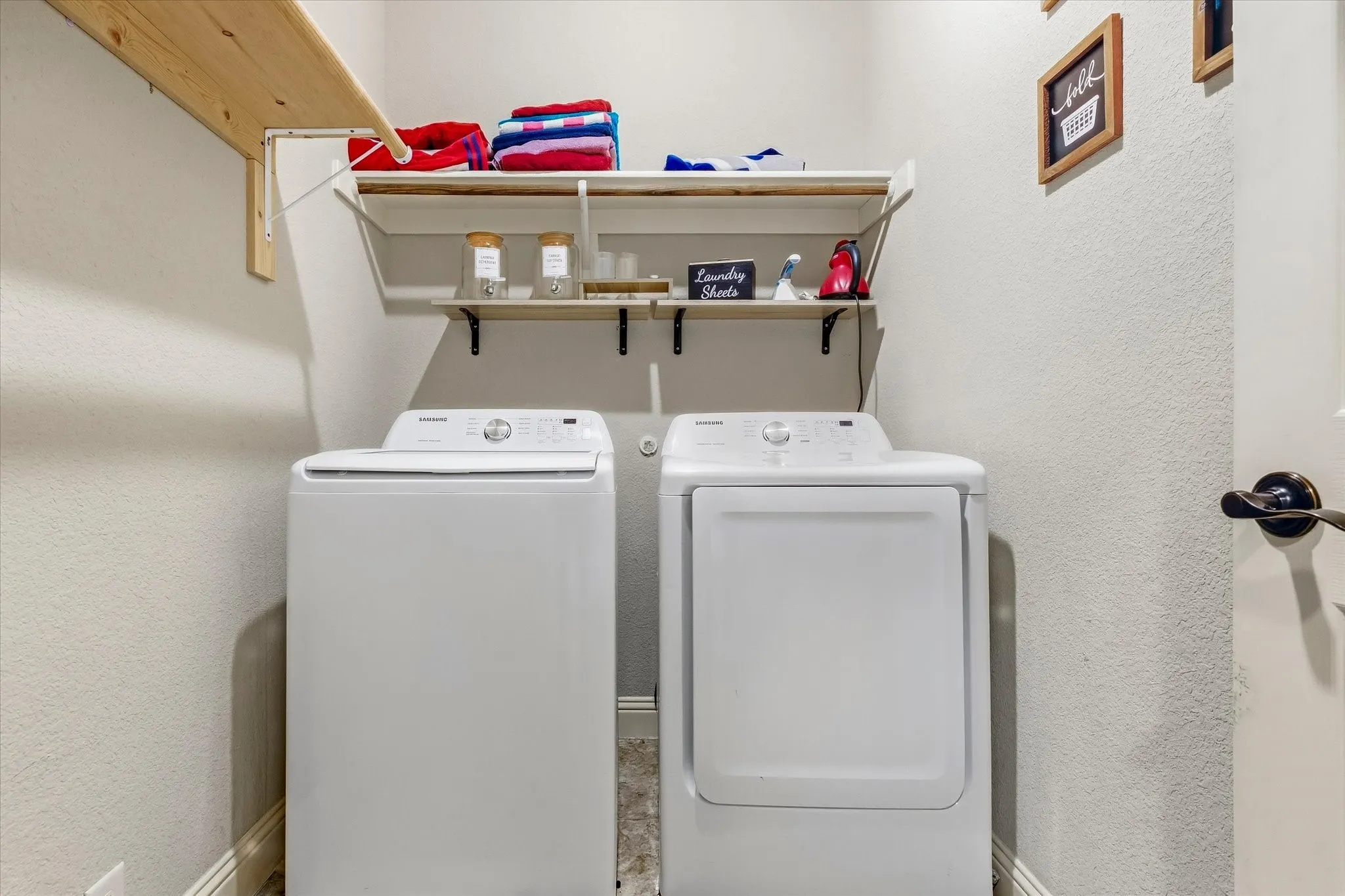 Single Family Residence For Sale in Tarrant County , 4336 Sweet Clover Lane, Fort Worth, Texas 76036, 5 Bedroom, 3 Bathroom, 2 Garage spaces, 2,490 Sqft, built in 2015, mls#21379019, Real Estate Agent in Fort Worth, Homes For Sale in Tarrant county, Homes For Sale in Fort Worth, Realtor in Fort Worth Texas, Real Estate Brokerage Independent Realty Texas, Luminita Cordes Realtor