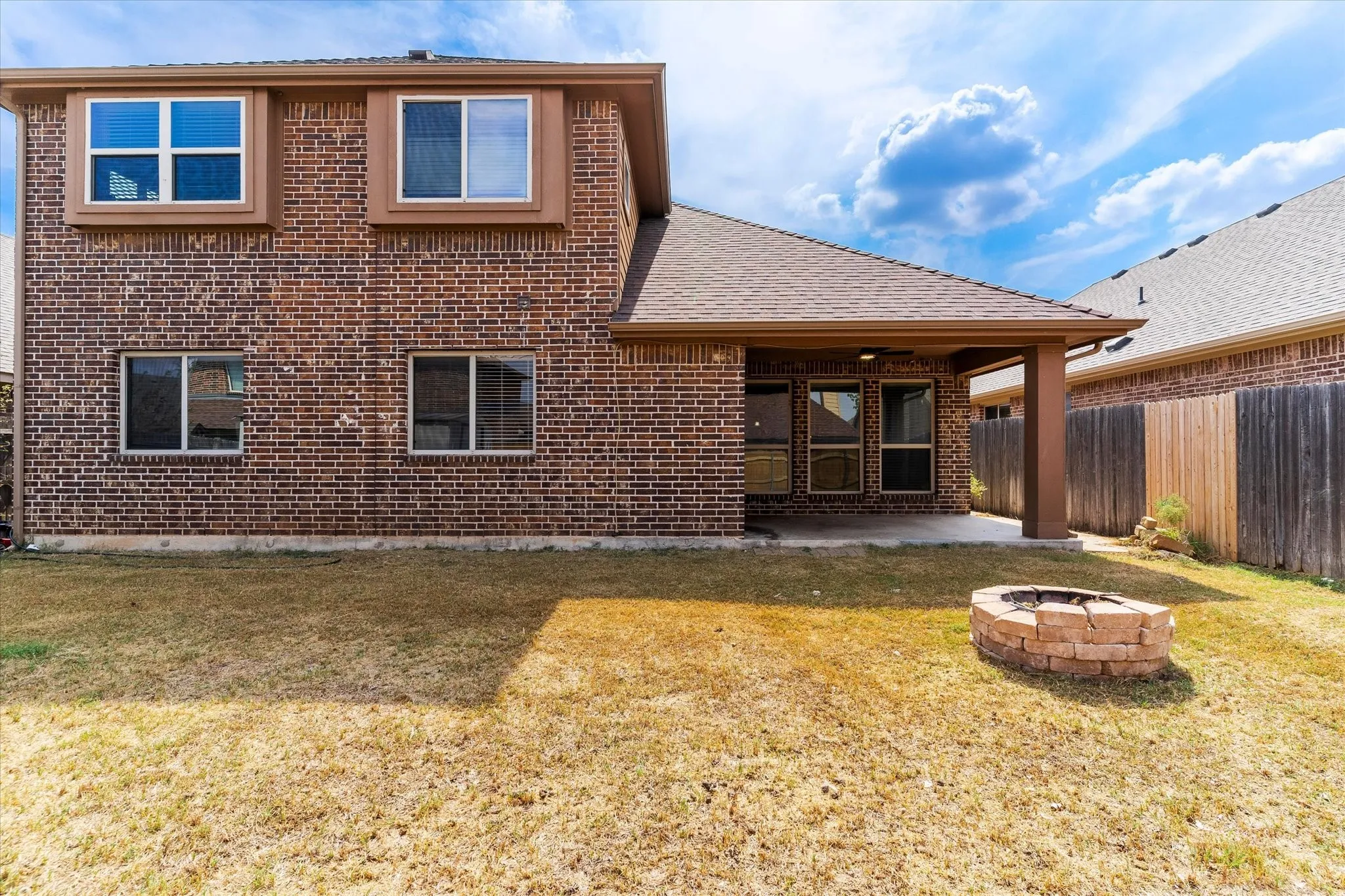 Single Family Residence For Sale in Tarrant County , 4336 Sweet Clover Lane, Fort Worth, Texas 76036, 5 Bedroom, 3 Bathroom, 2 Garage spaces, 2,490 Sqft, built in 2015, mls#21379019, Real Estate Agent in Fort Worth, Homes For Sale in Tarrant county, Homes For Sale in Fort Worth, Realtor in Fort Worth Texas, Real Estate Brokerage Independent Realty Texas, Luminita Cordes Realtor