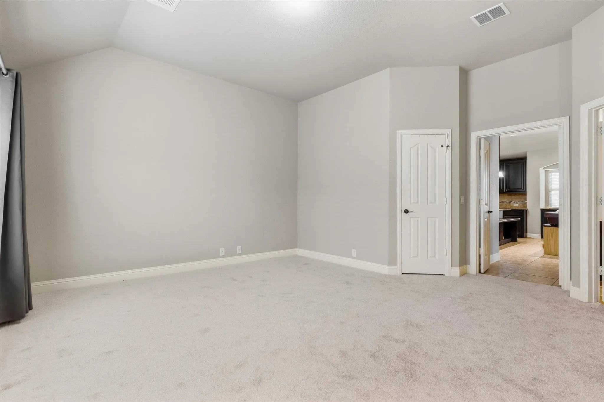 Single Family Residence For Sale in Tarrant County , 4336 Sweet Clover Lane, Fort Worth, Texas 76036, 5 Bedroom, 3 Bathroom, 2 Garage spaces, 2,490 Sqft, built in 2015, mls#21379019, Real Estate Agent in Fort Worth, Homes For Sale in Tarrant county, Homes For Sale in Fort Worth, Realtor in Fort Worth Texas, Real Estate Brokerage Independent Realty Texas, Luminita Cordes Realtor