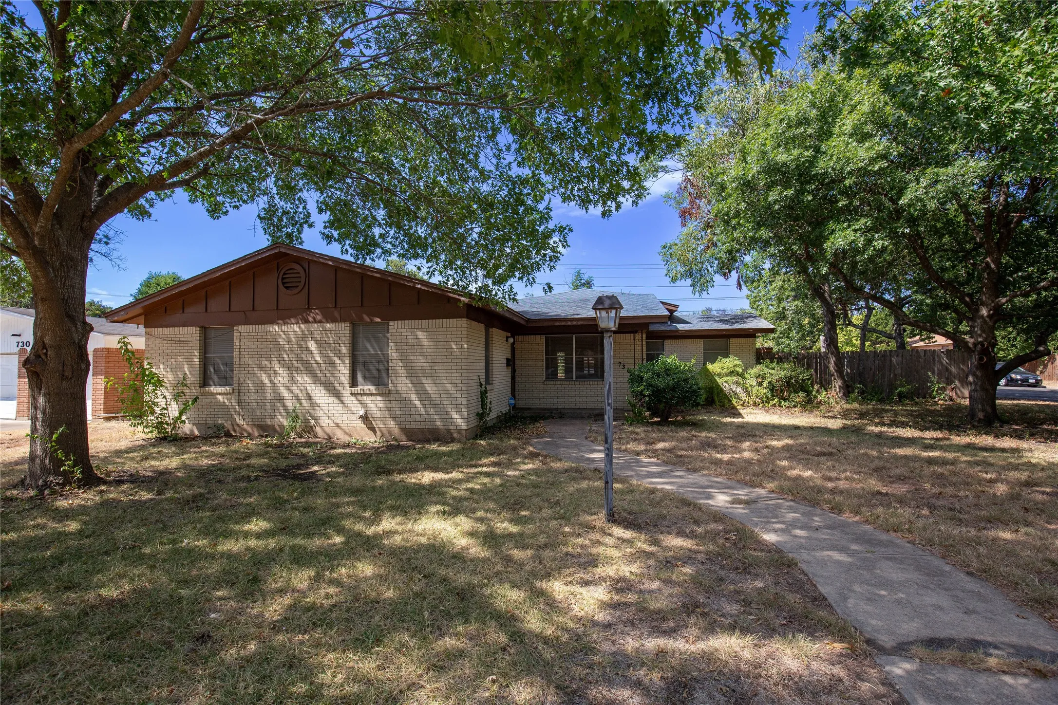 Single Family Residence For Sale in Mc Lennan County , 736 N 57th Street, Waco, Texas 76710, 3 Bedroom, 2 Bathroom, 2 Garage spaces, 1,379 Sqft, built in 1961, mls#21379060, Real Estate Agent in Waco, Homes For Sale in Mc Lennan county, Homes For Sale in Waco, Realtor in Waco Texas, Real Estate Brokerage Independent Realty Texas, Luminita Cordes Realtor
