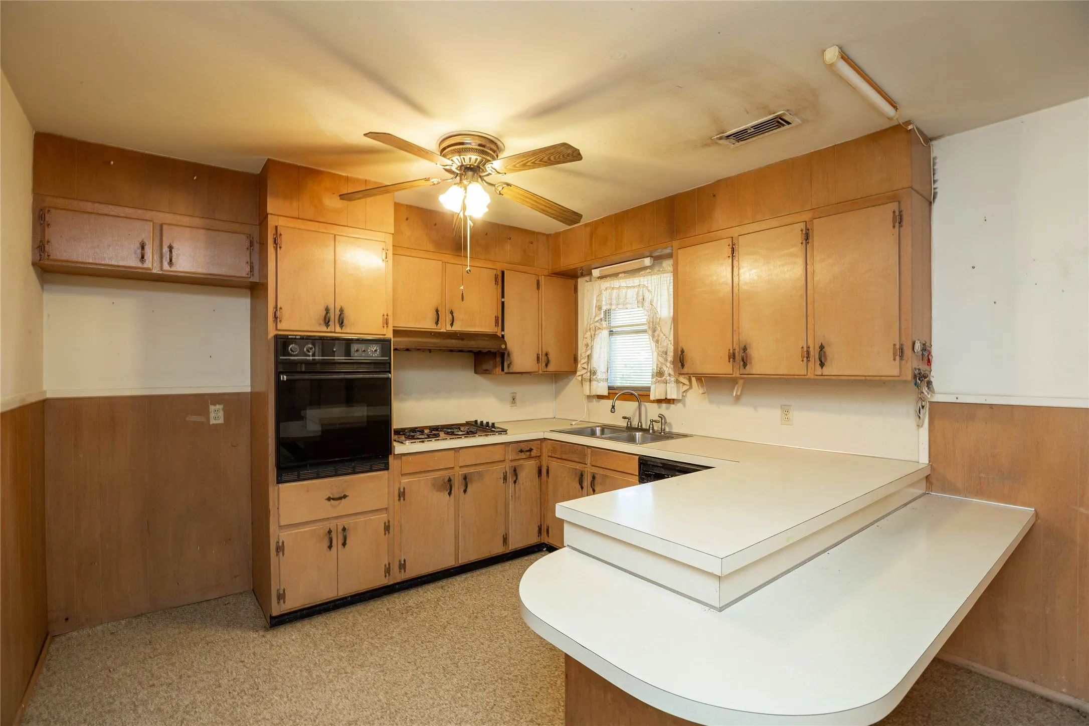 Single Family Residence For Sale in Mc Lennan County , 736 N 57th Street, Waco, Texas 76710, 3 Bedroom, 2 Bathroom, 2 Garage spaces, 1,379 Sqft, built in 1961, mls#21379060, Real Estate Agent in Waco, Homes For Sale in Mc Lennan county, Homes For Sale in Waco, Realtor in Waco Texas, Real Estate Brokerage Independent Realty Texas, Luminita Cordes Realtor