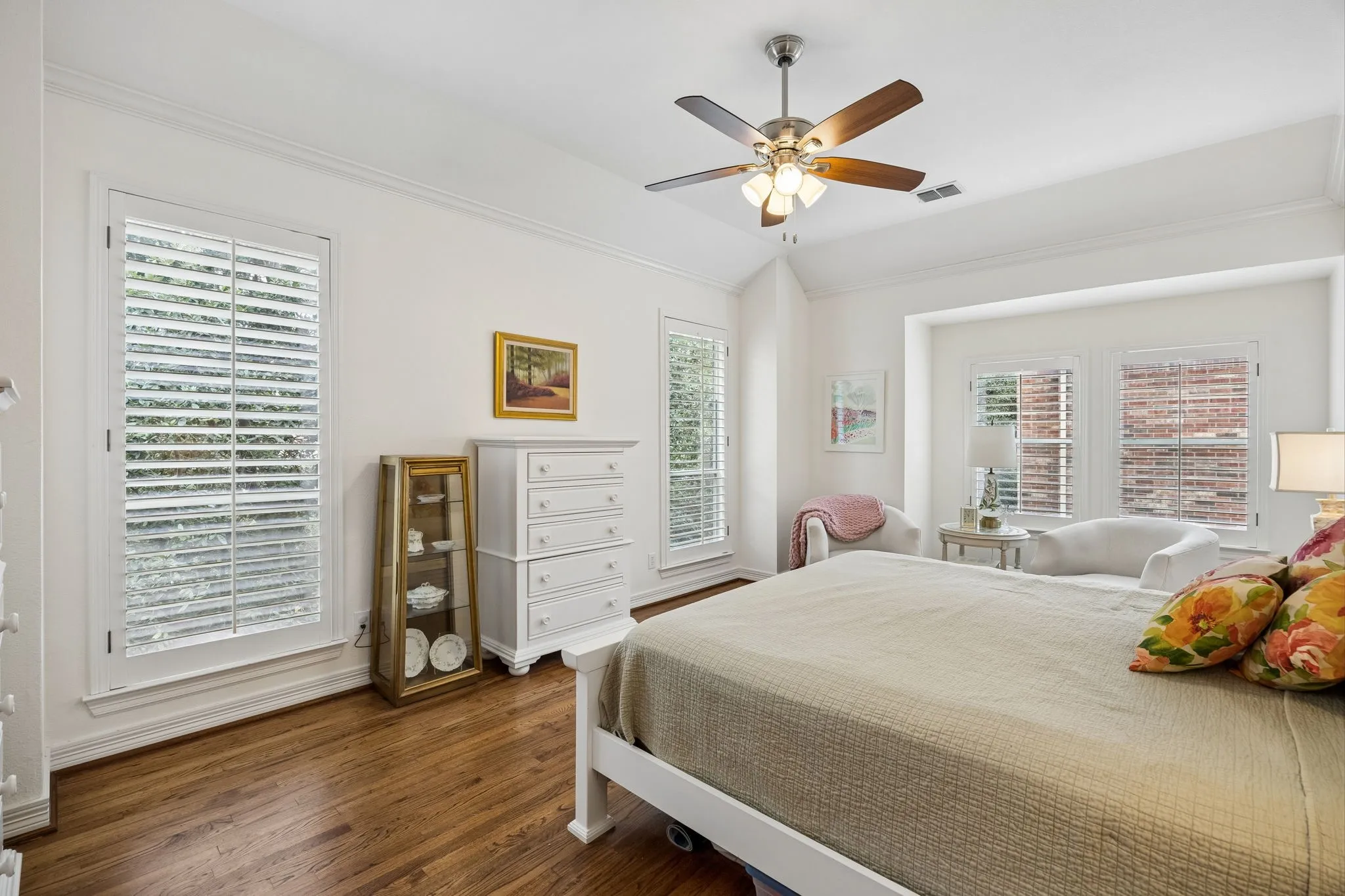 Townhouse For Sale in Dallas County , 3610 Gillespie Street 1, Dallas, Texas 75219, 3 Bedroom, 4 Bathroom, 2 Garage spaces, 2,136 Sqft, built in 2004, mls#21377581, Real Estate Agent in Dallas, Homes For Sale in Dallas county, Homes For Sale in Dallas, Realtor in Dallas Texas, Real Estate Brokerage Independent Realty Texas, Luminita Cordes Realtor