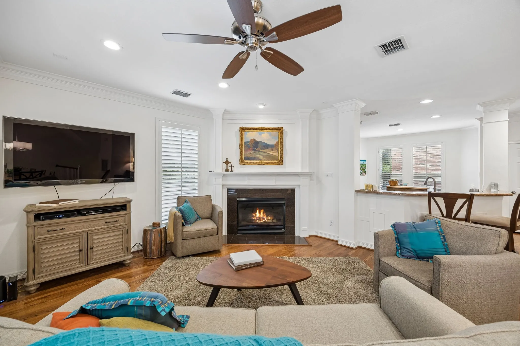 Townhouse For Sale in Dallas County , 3610 Gillespie Street 1, Dallas, Texas 75219, 3 Bedroom, 4 Bathroom, 2 Garage spaces, 2,136 Sqft, built in 2004, mls#21377581, Real Estate Agent in Dallas, Homes For Sale in Dallas county, Homes For Sale in Dallas, Realtor in Dallas Texas, Real Estate Brokerage Independent Realty Texas, Luminita Cordes Realtor