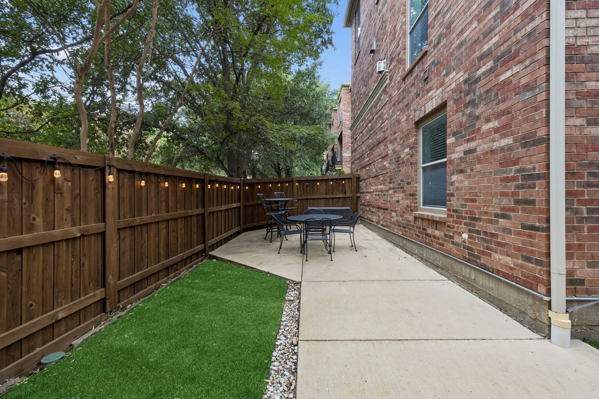 Townhouse For Sale in Dallas County , 3610 Gillespie Street 1, Dallas, Texas 75219, 3 Bedroom, 4 Bathroom, 2 Garage spaces, 2,136 Sqft, built in 2004, mls#21377581, Real Estate Agent in Dallas, Homes For Sale in Dallas county, Homes For Sale in Dallas, Realtor in Dallas Texas, Real Estate Brokerage Independent Realty Texas, Luminita Cordes Realtor