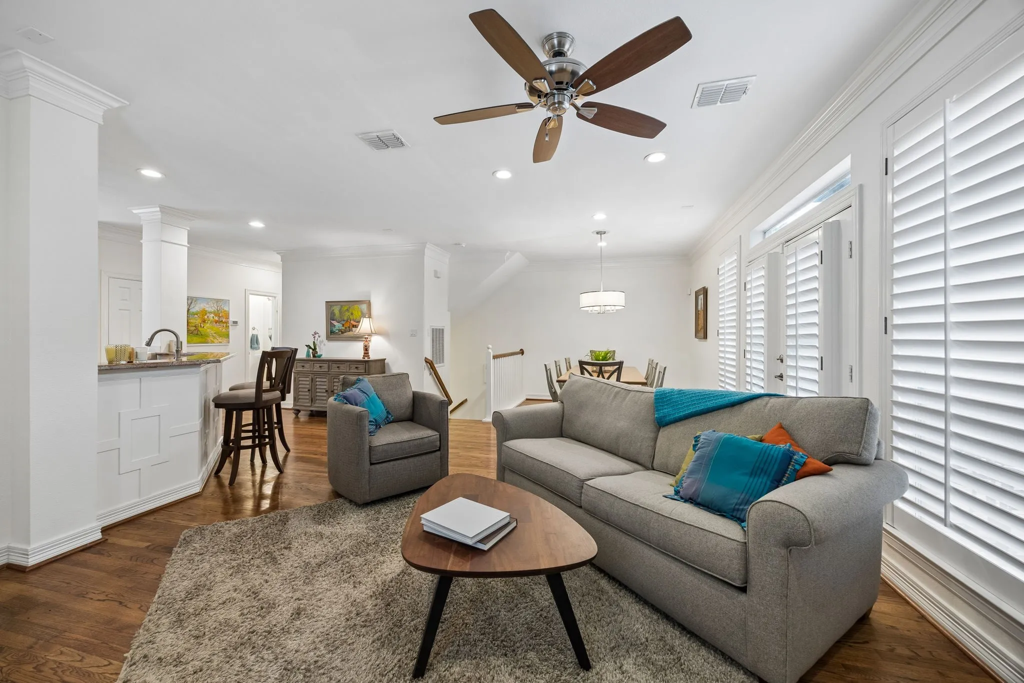 Townhouse For Sale in Dallas County , 3610 Gillespie Street 1, Dallas, Texas 75219, 3 Bedroom, 4 Bathroom, 2 Garage spaces, 2,136 Sqft, built in 2004, mls#21377581, Real Estate Agent in Dallas, Homes For Sale in Dallas county, Homes For Sale in Dallas, Realtor in Dallas Texas, Real Estate Brokerage Independent Realty Texas, Luminita Cordes Realtor