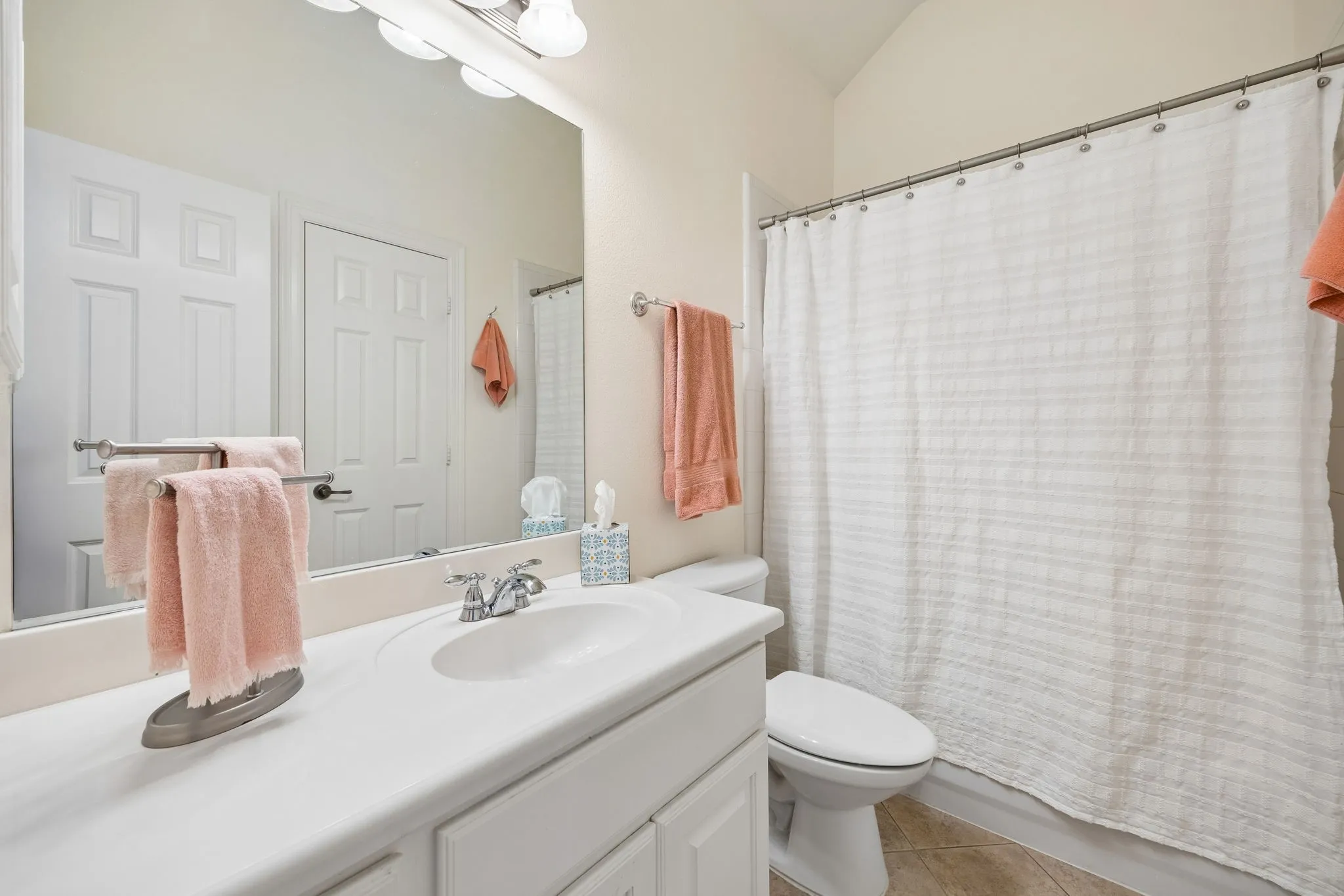 Townhouse For Sale in Dallas County , 3610 Gillespie Street 1, Dallas, Texas 75219, 3 Bedroom, 4 Bathroom, 2 Garage spaces, 2,136 Sqft, built in 2004, mls#21377581, Real Estate Agent in Dallas, Homes For Sale in Dallas county, Homes For Sale in Dallas, Realtor in Dallas Texas, Real Estate Brokerage Independent Realty Texas, Luminita Cordes Realtor