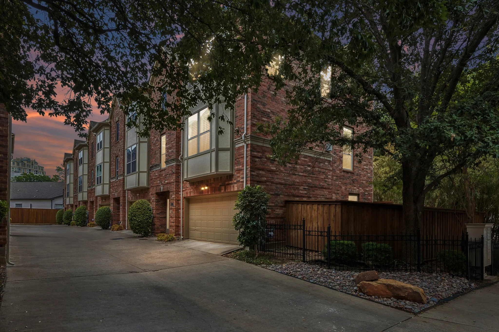 Townhouse For Sale in Dallas County , 3610 Gillespie Street 1, Dallas, Texas 75219, 3 Bedroom, 4 Bathroom, 2 Garage spaces, 2,136 Sqft, built in 2004, mls#21377581, Real Estate Agent in Dallas, Homes For Sale in Dallas county, Homes For Sale in Dallas, Realtor in Dallas Texas, Real Estate Brokerage Independent Realty Texas, Luminita Cordes Realtor