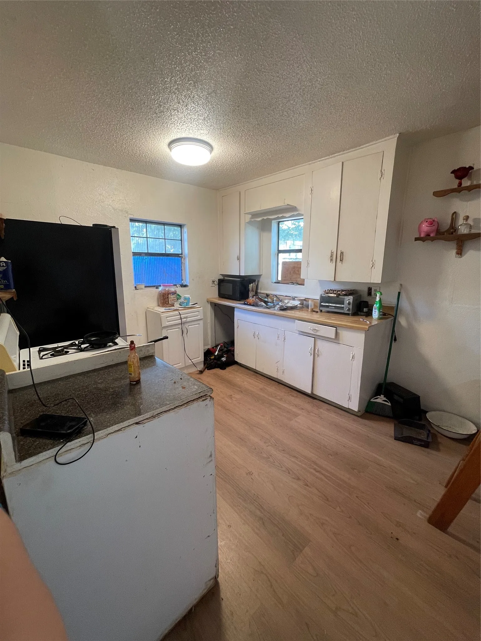 Single Family Residence For Sale in Tarrant County , 516 S Edgewood Terrace, Fort Worth, Texas 76103, 2 Bedroom, 1 Bathroom, Garage spaces, 654 Sqft, built in 1965, mls#21377923, Real Estate Agent in Fort Worth, Homes For Sale in Tarrant county, Homes For Sale in Fort Worth, Realtor in Fort Worth Texas, Real Estate Brokerage Independent Realty Texas, Luminita Cordes Realtor