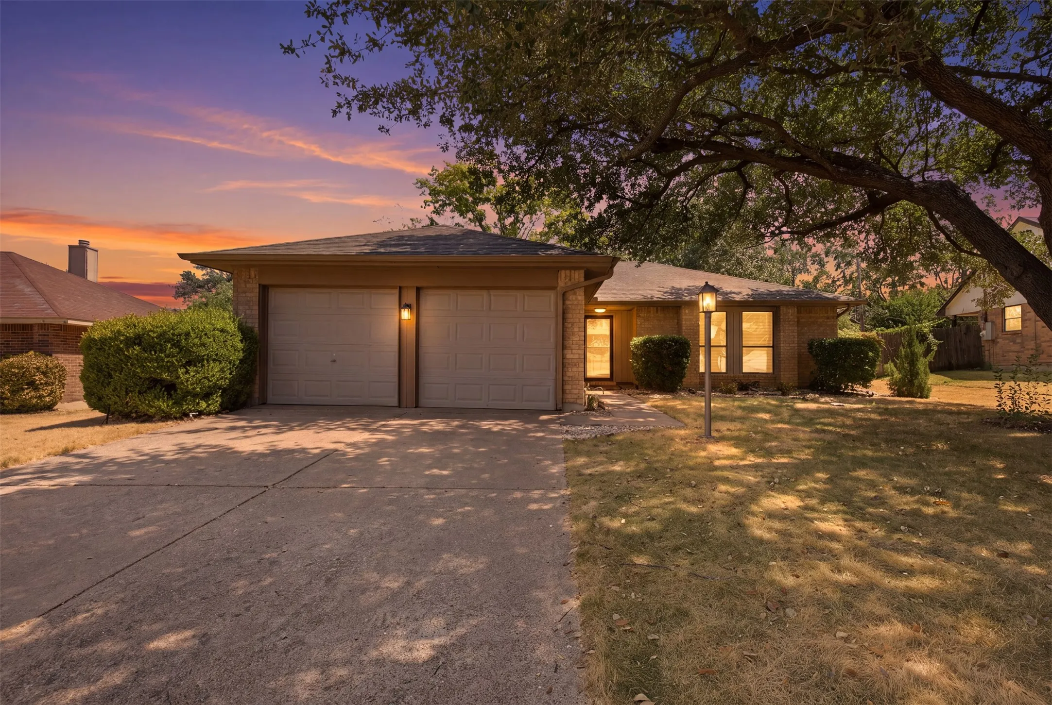 Single Family Residence For Sale in Tarrant County , 6417 Shasta Trail, Fort Worth, Texas 76133, 2 Bedroom, 2 Bathroom, 2 Garage spaces, 1,284 Sqft, built in 1985, mls#21379084, Real Estate Agent in Fort Worth, Homes For Sale in Tarrant county, Homes For Sale in Fort Worth, Realtor in Fort Worth Texas, Real Estate Brokerage Independent Realty Texas, Luminita Cordes Realtor