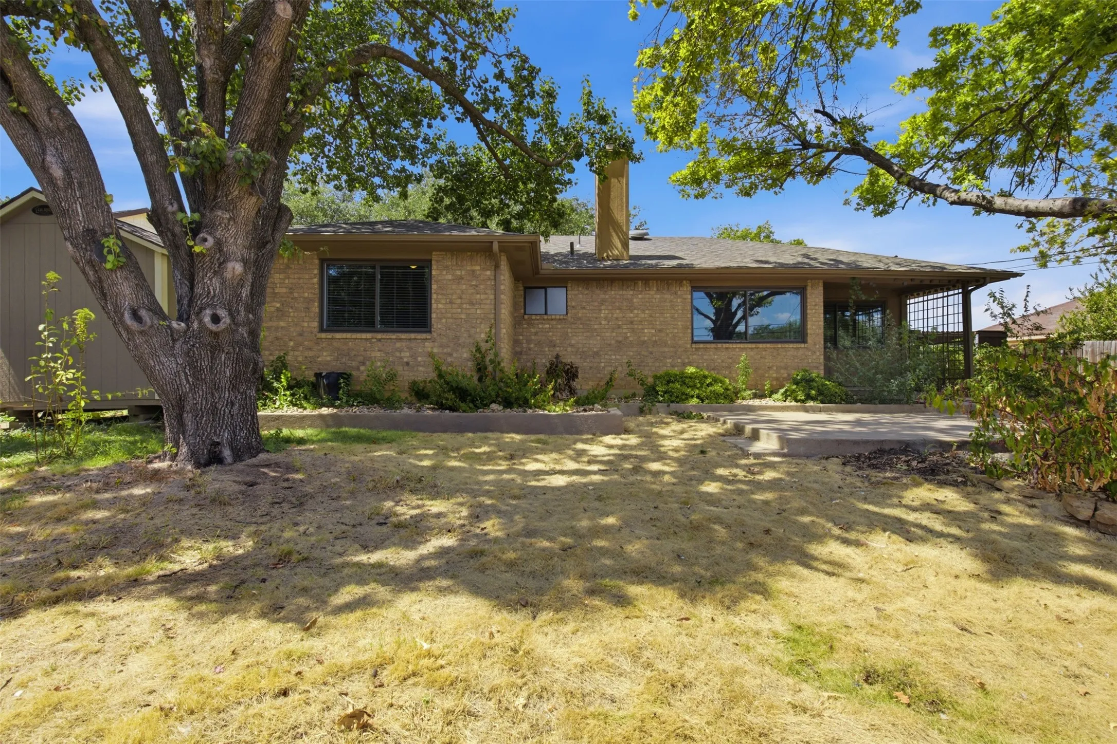Single Family Residence For Sale in Tarrant County , 6417 Shasta Trail, Fort Worth, Texas 76133, 2 Bedroom, 2 Bathroom, 2 Garage spaces, 1,284 Sqft, built in 1985, mls#21379084, Real Estate Agent in Fort Worth, Homes For Sale in Tarrant county, Homes For Sale in Fort Worth, Realtor in Fort Worth Texas, Real Estate Brokerage Independent Realty Texas, Luminita Cordes Realtor