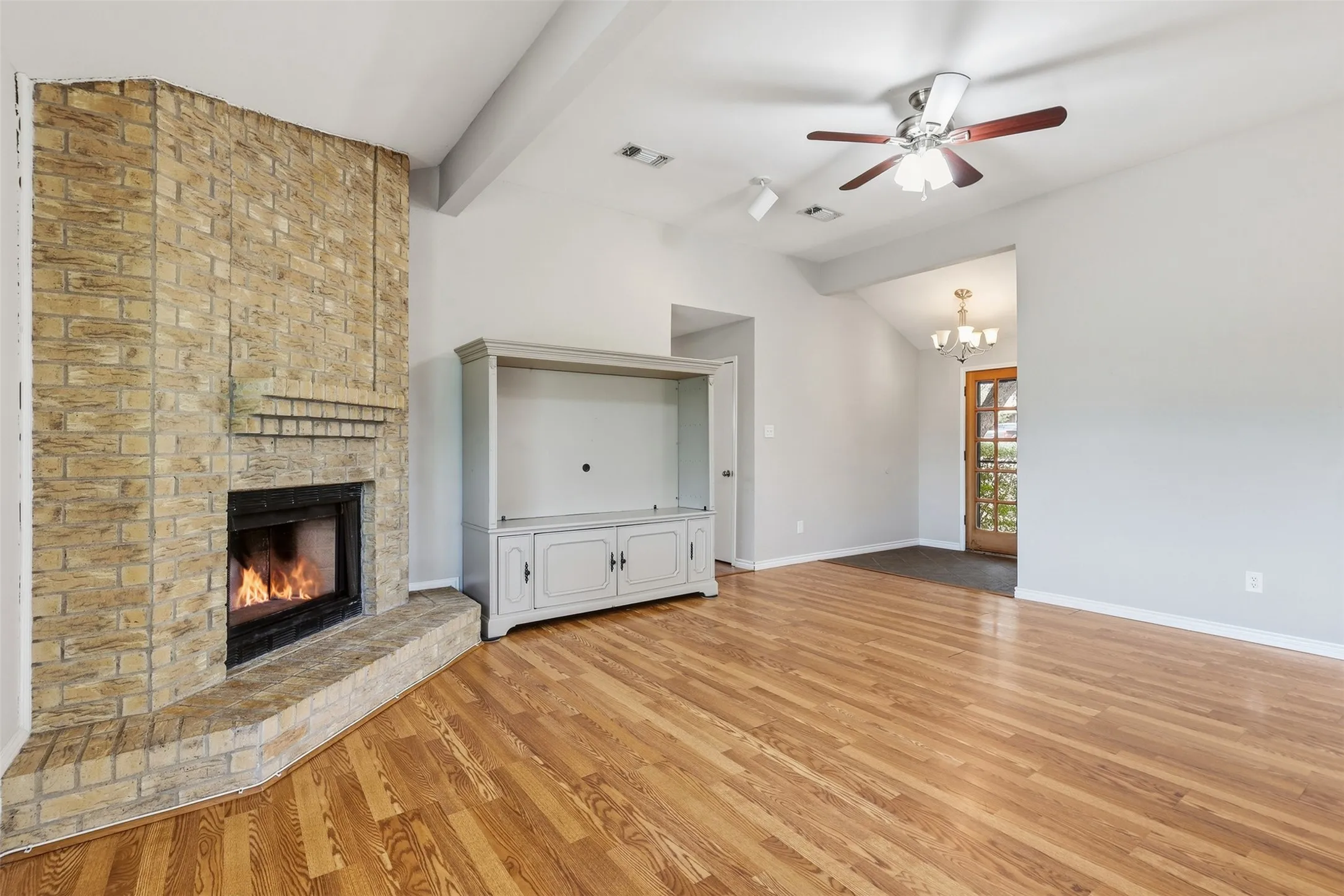 Single Family Residence For Sale in Tarrant County , 6417 Shasta Trail, Fort Worth, Texas 76133, 2 Bedroom, 2 Bathroom, 2 Garage spaces, 1,284 Sqft, built in 1985, mls#21379084, Real Estate Agent in Fort Worth, Homes For Sale in Tarrant county, Homes For Sale in Fort Worth, Realtor in Fort Worth Texas, Real Estate Brokerage Independent Realty Texas, Luminita Cordes Realtor