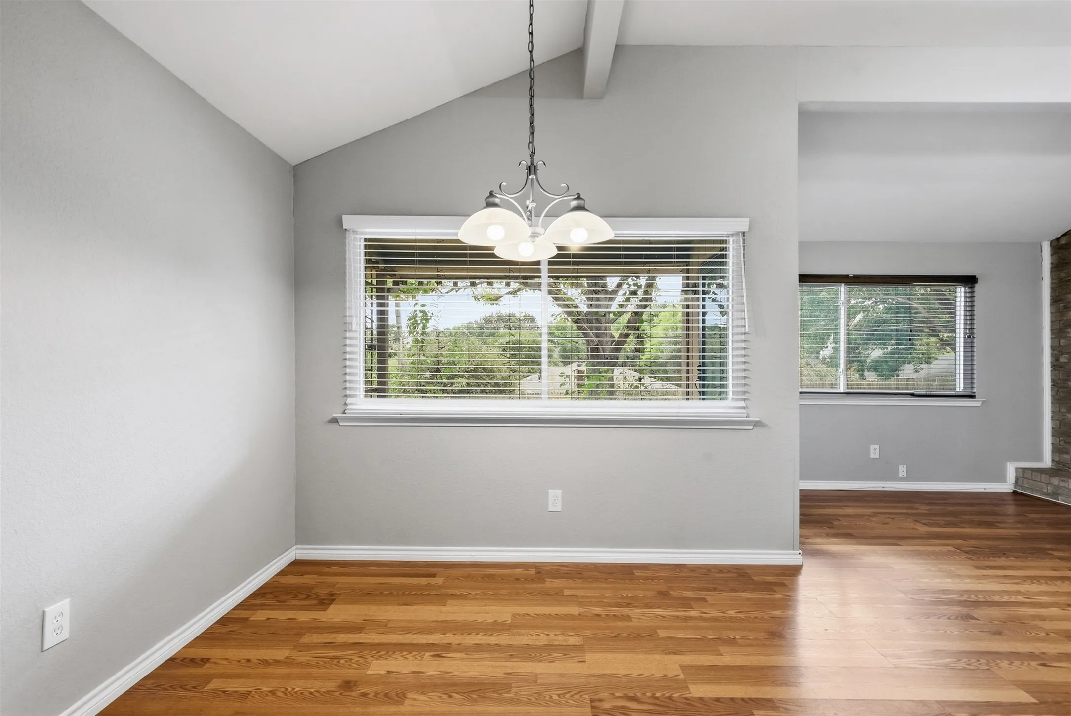 Single Family Residence For Sale in Tarrant County , 6417 Shasta Trail, Fort Worth, Texas 76133, 2 Bedroom, 2 Bathroom, 2 Garage spaces, 1,284 Sqft, built in 1985, mls#21379084, Real Estate Agent in Fort Worth, Homes For Sale in Tarrant county, Homes For Sale in Fort Worth, Realtor in Fort Worth Texas, Real Estate Brokerage Independent Realty Texas, Luminita Cordes Realtor
