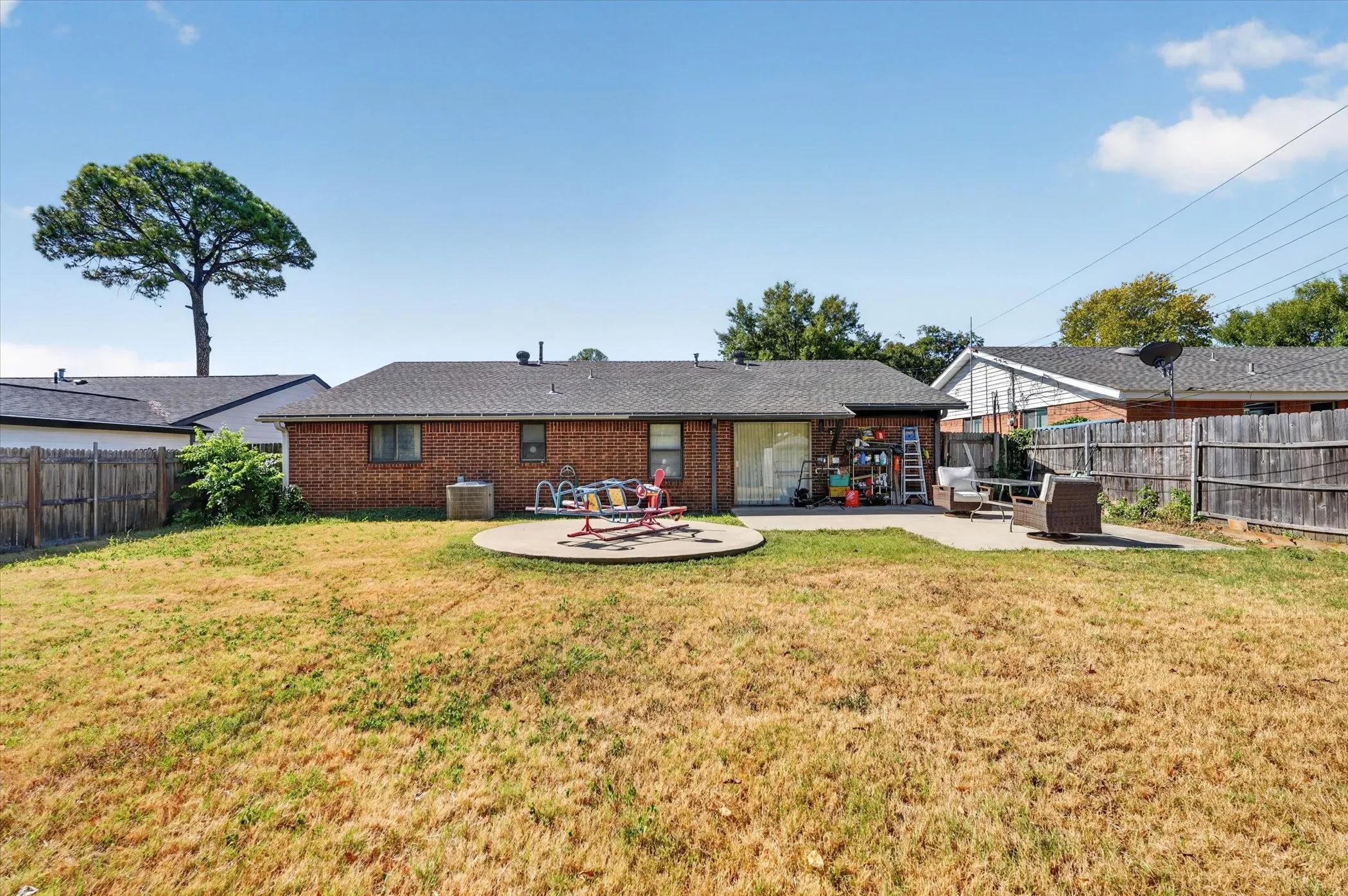 Single Family Residence For Sale in Tarrant County , 1007 Wildwood Drive, Arlington, Texas 76011, 3 Bedroom, 2 Bathroom, Garage spaces, 1,779 Sqft, built in 1966, mls#21377349, Real Estate Agent in Arlington, Homes For Sale in Tarrant county, Homes For Sale in Arlington, Realtor in Arlington Texas, Real Estate Brokerage Independent Realty Texas, Luminita Cordes Realtor