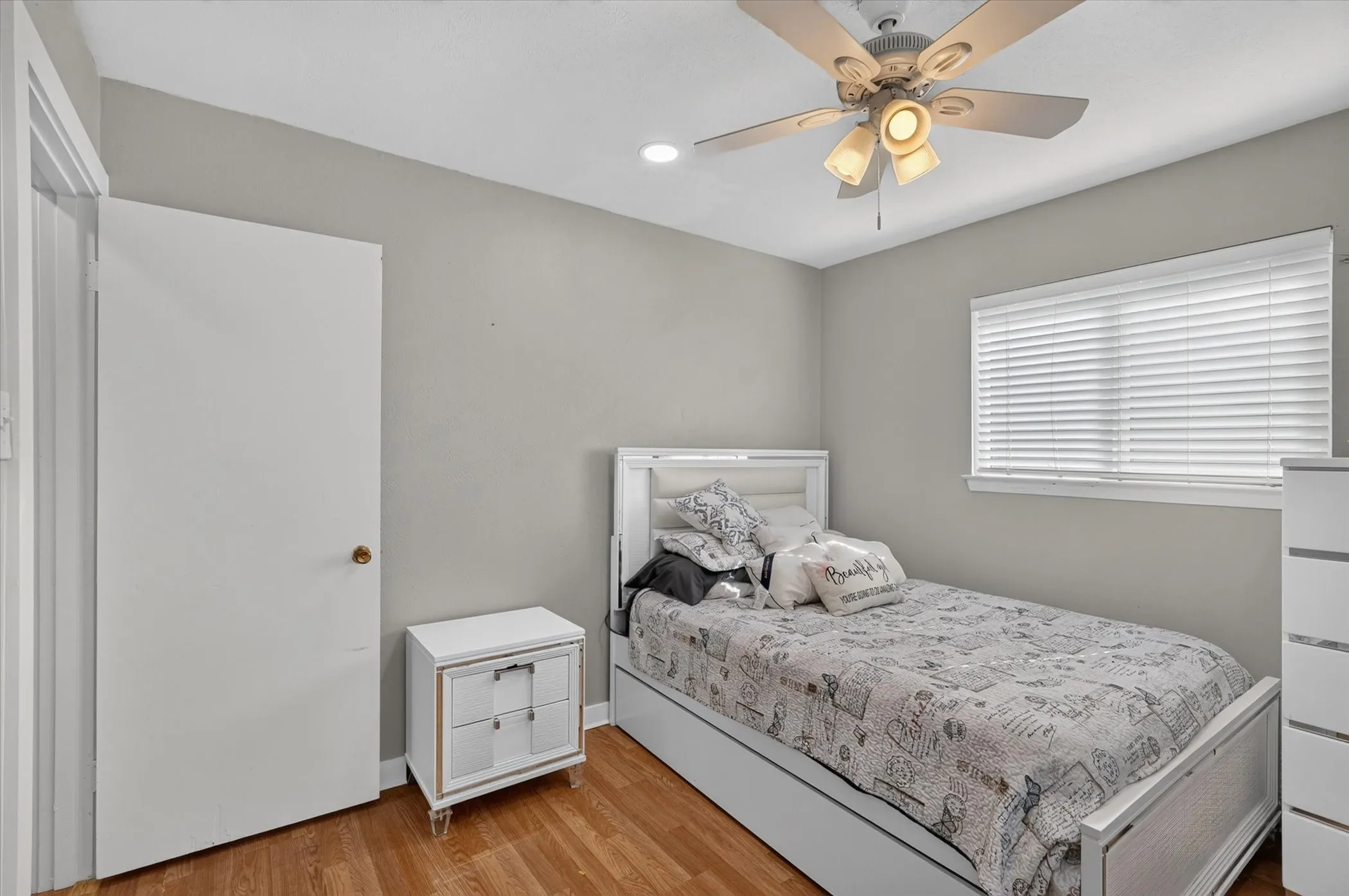 Single Family Residence For Sale in Tarrant County , 1007 Wildwood Drive, Arlington, Texas 76011, 3 Bedroom, 2 Bathroom, Garage spaces, 1,779 Sqft, built in 1966, mls#21377349, Real Estate Agent in Arlington, Homes For Sale in Tarrant county, Homes For Sale in Arlington, Realtor in Arlington Texas, Real Estate Brokerage Independent Realty Texas, Luminita Cordes Realtor