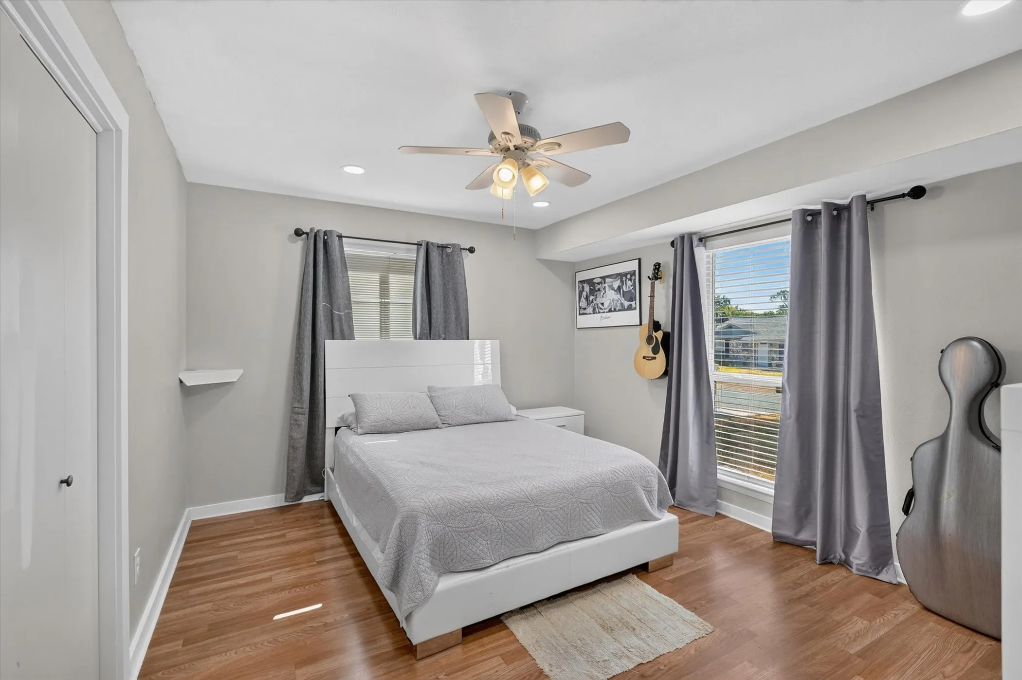 Single Family Residence For Sale in Tarrant County , 1007 Wildwood Drive, Arlington, Texas 76011, 3 Bedroom, 2 Bathroom, Garage spaces, 1,779 Sqft, built in 1966, mls#21377349, Real Estate Agent in Arlington, Homes For Sale in Tarrant county, Homes For Sale in Arlington, Realtor in Arlington Texas, Real Estate Brokerage Independent Realty Texas, Luminita Cordes Realtor