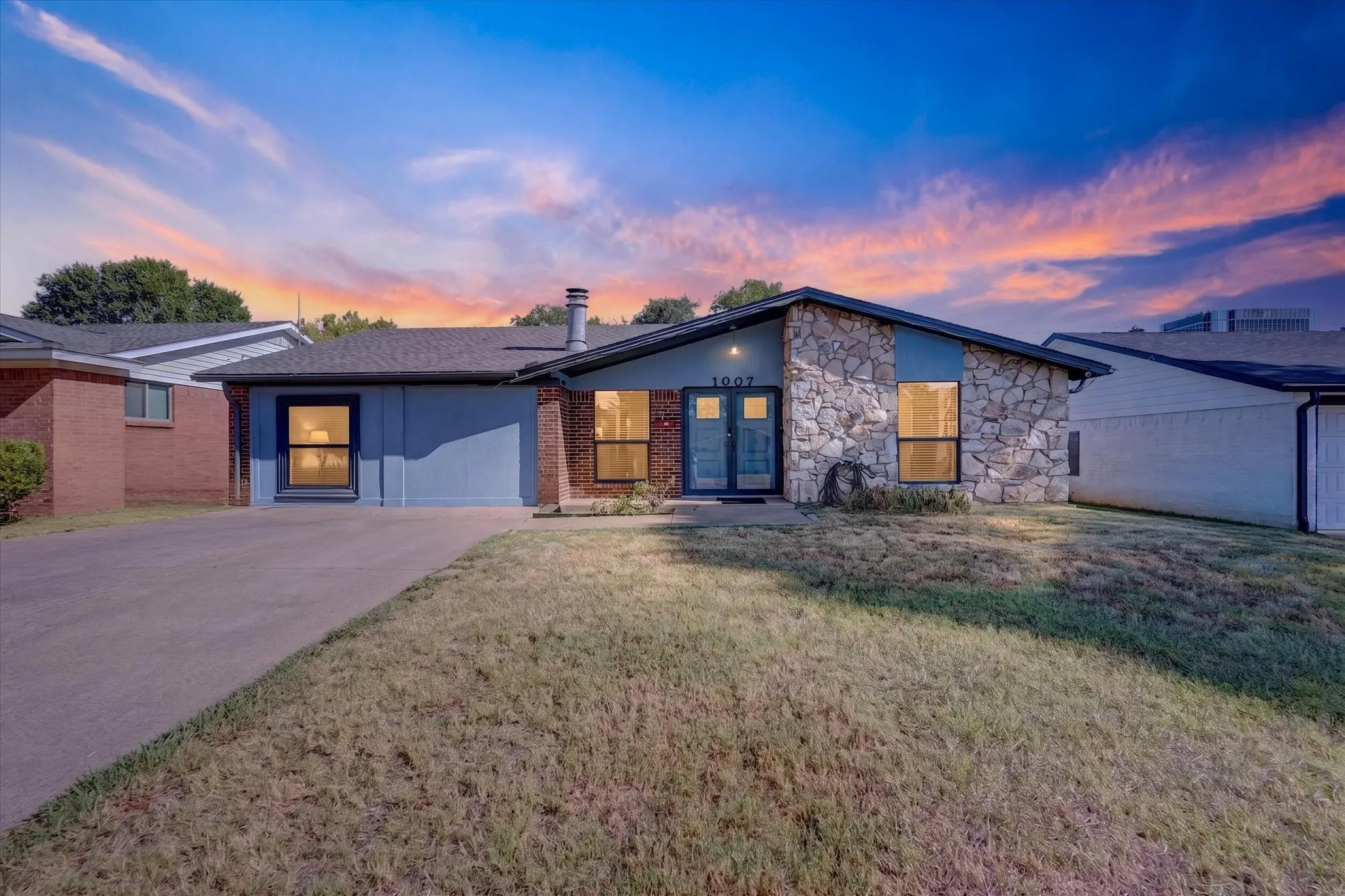 Single Family Residence For Sale in Tarrant County , 1007 Wildwood Drive, Arlington, Texas 76011, 3 Bedroom, 2 Bathroom, Garage spaces, 1,779 Sqft, built in 1966, mls#21377349, Real Estate Agent in Arlington, Homes For Sale in Tarrant county, Homes For Sale in Arlington, Realtor in Arlington Texas, Real Estate Brokerage Independent Realty Texas, Luminita Cordes Realtor