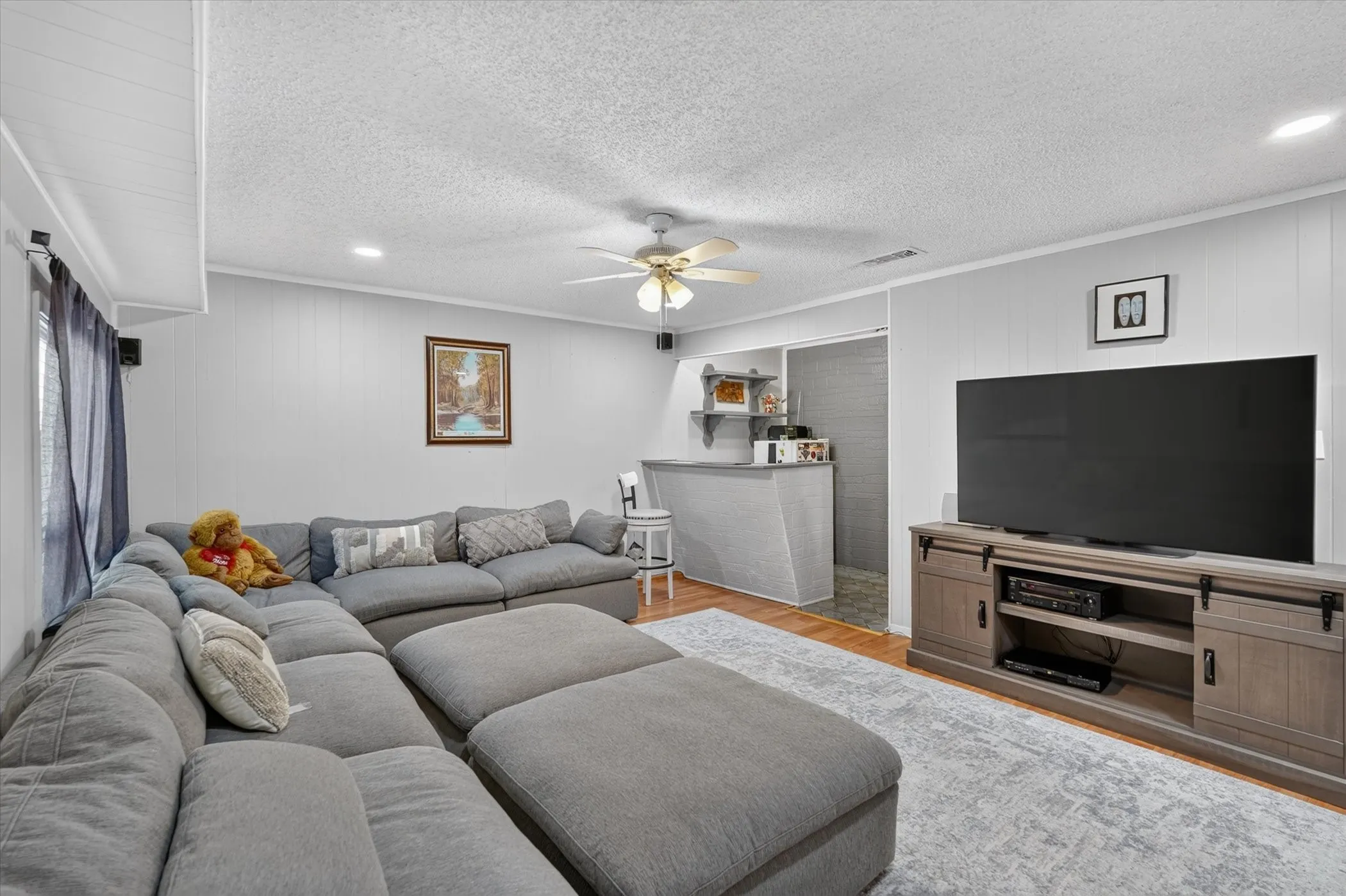 Single Family Residence For Sale in Tarrant County , 1007 Wildwood Drive, Arlington, Texas 76011, 3 Bedroom, 2 Bathroom, Garage spaces, 1,779 Sqft, built in 1966, mls#21377349, Real Estate Agent in Arlington, Homes For Sale in Tarrant county, Homes For Sale in Arlington, Realtor in Arlington Texas, Real Estate Brokerage Independent Realty Texas, Luminita Cordes Realtor
