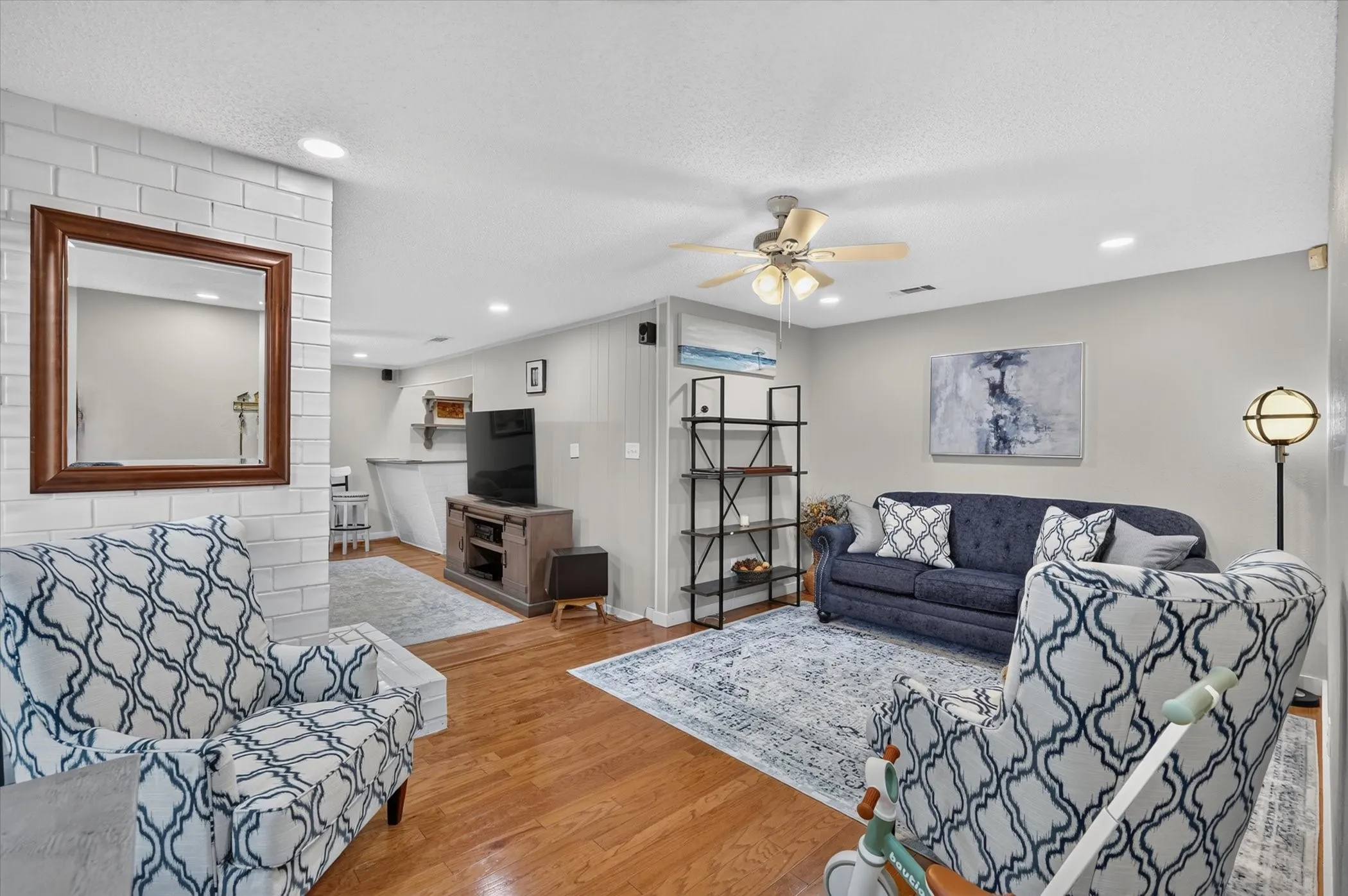 Single Family Residence For Sale in Tarrant County , 1007 Wildwood Drive, Arlington, Texas 76011, 3 Bedroom, 2 Bathroom, Garage spaces, 1,779 Sqft, built in 1966, mls#21377349, Real Estate Agent in Arlington, Homes For Sale in Tarrant county, Homes For Sale in Arlington, Realtor in Arlington Texas, Real Estate Brokerage Independent Realty Texas, Luminita Cordes Realtor