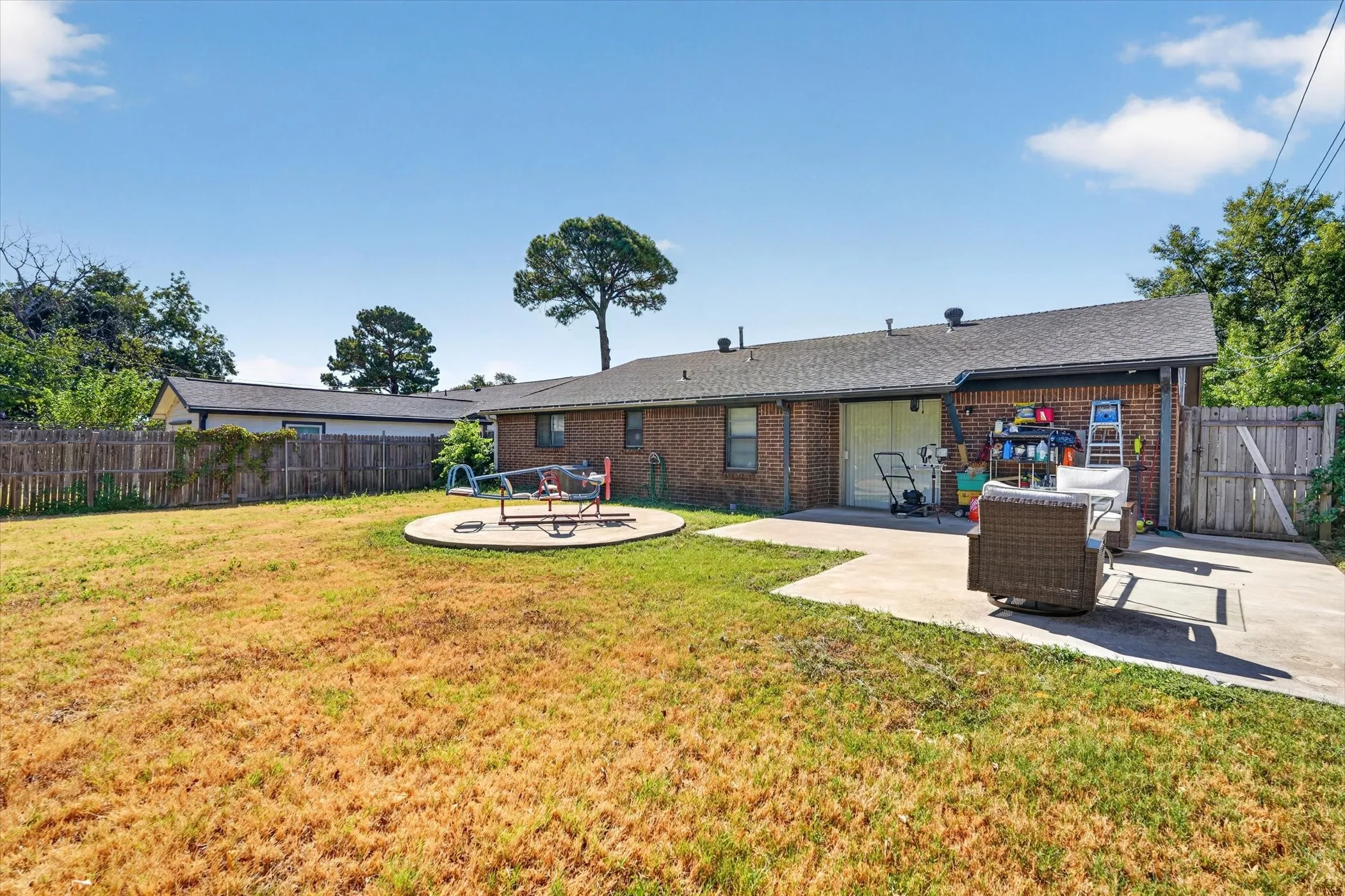 Single Family Residence For Sale in Tarrant County , 1007 Wildwood Drive, Arlington, Texas 76011, 3 Bedroom, 2 Bathroom, Garage spaces, 1,779 Sqft, built in 1966, mls#21377349, Real Estate Agent in Arlington, Homes For Sale in Tarrant county, Homes For Sale in Arlington, Realtor in Arlington Texas, Real Estate Brokerage Independent Realty Texas, Luminita Cordes Realtor