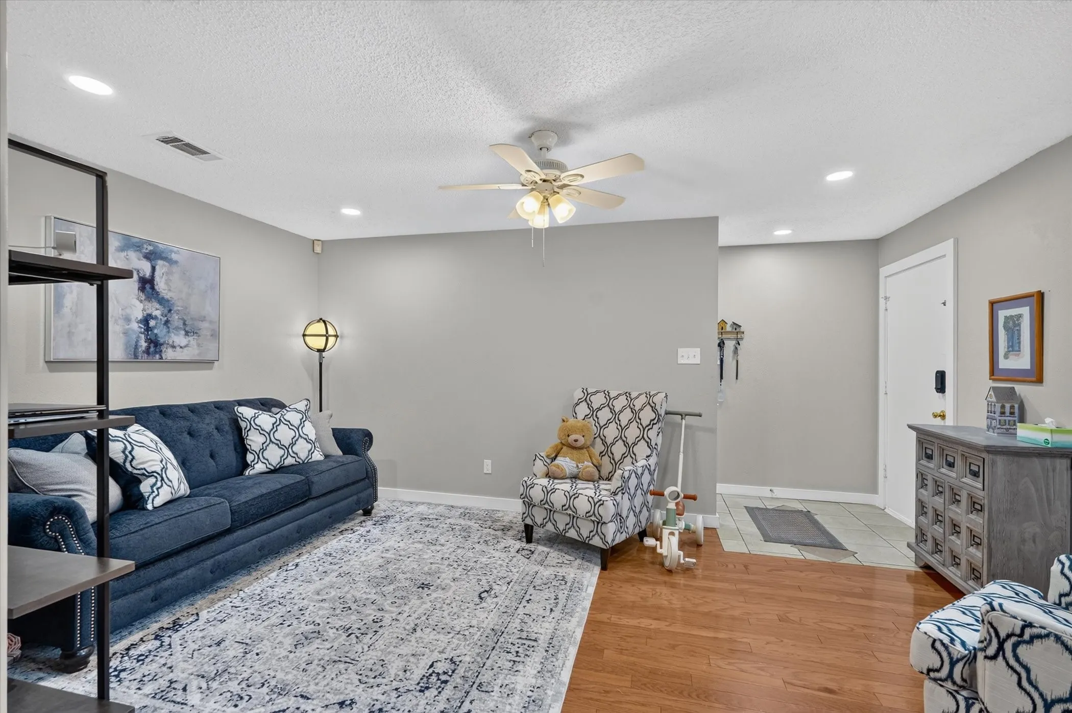 Single Family Residence For Sale in Tarrant County , 1007 Wildwood Drive, Arlington, Texas 76011, 3 Bedroom, 2 Bathroom, Garage spaces, 1,779 Sqft, built in 1966, mls#21377349, Real Estate Agent in Arlington, Homes For Sale in Tarrant county, Homes For Sale in Arlington, Realtor in Arlington Texas, Real Estate Brokerage Independent Realty Texas, Luminita Cordes Realtor