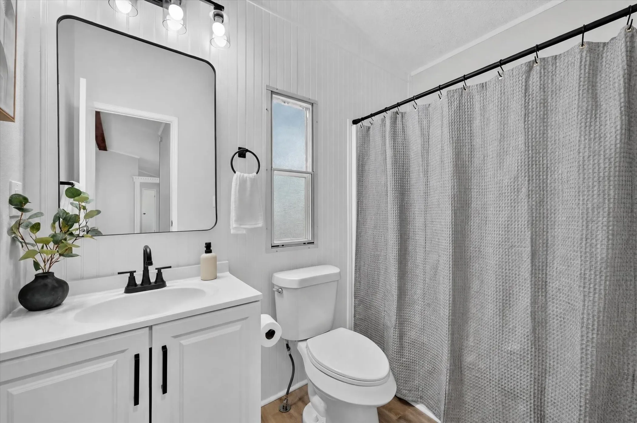 Mobile Home For Sale in Ellis County , 953 Big Sky Drive, Waxahachie, Texas 75167, 3 Bedroom, 2 Bathroom, Garage spaces, 1,456 Sqft, built in 1998, mls#21378402, Real Estate Agent in Waxahachie, Homes For Sale in Ellis county, Homes For Sale in Waxahachie, Realtor in Waxahachie Texas, Real Estate Brokerage Independent Realty Texas, Luminita Cordes Realtor