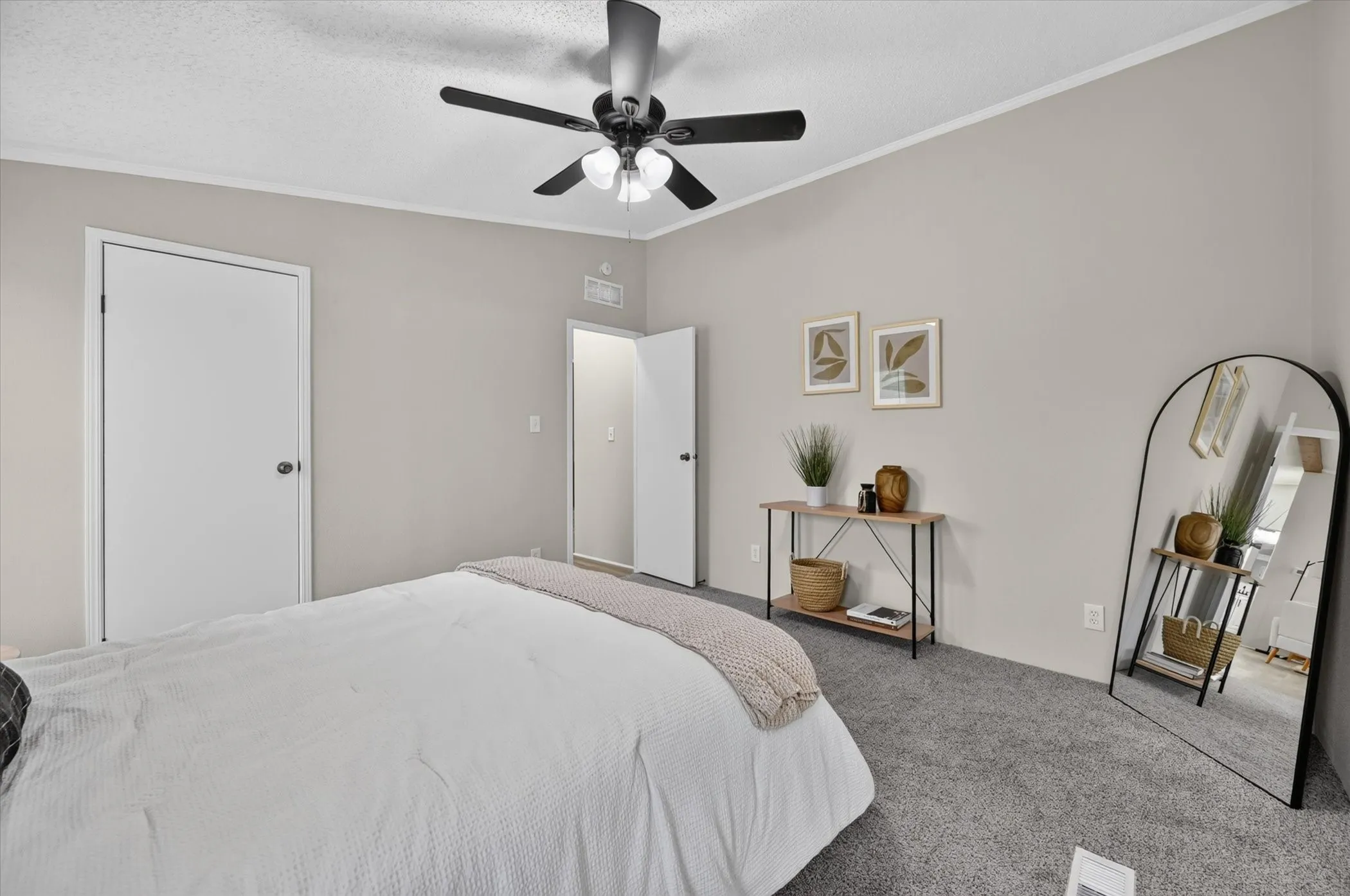 Mobile Home For Sale in Ellis County , 953 Big Sky Drive, Waxahachie, Texas 75167, 3 Bedroom, 2 Bathroom, Garage spaces, 1,456 Sqft, built in 1998, mls#21378402, Real Estate Agent in Waxahachie, Homes For Sale in Ellis county, Homes For Sale in Waxahachie, Realtor in Waxahachie Texas, Real Estate Brokerage Independent Realty Texas, Luminita Cordes Realtor