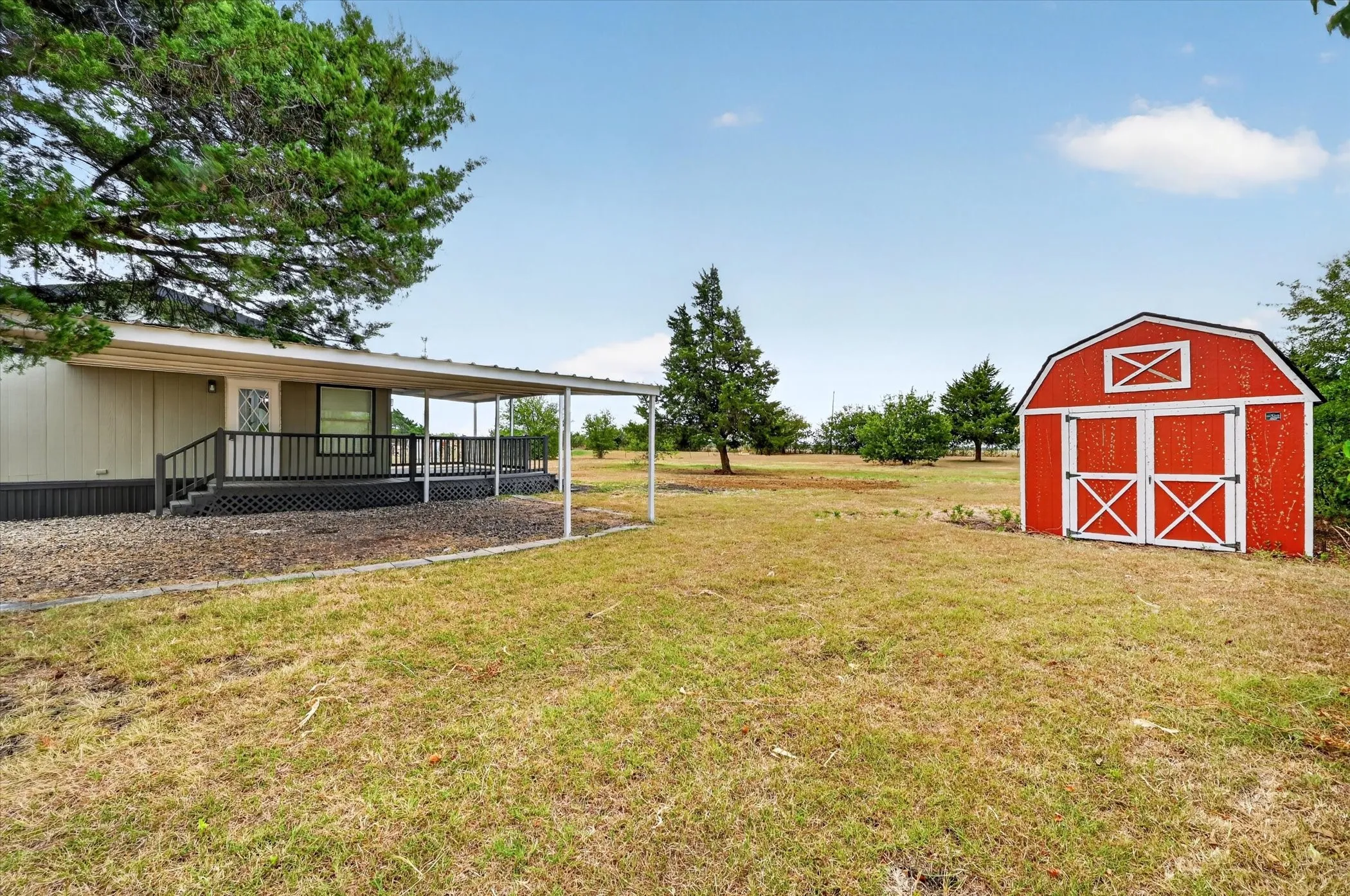 Mobile Home For Sale in Ellis County , 953 Big Sky Drive, Waxahachie, Texas 75167, 3 Bedroom, 2 Bathroom, Garage spaces, 1,456 Sqft, built in 1998, mls#21378402, Real Estate Agent in Waxahachie, Homes For Sale in Ellis county, Homes For Sale in Waxahachie, Realtor in Waxahachie Texas, Real Estate Brokerage Independent Realty Texas, Luminita Cordes Realtor