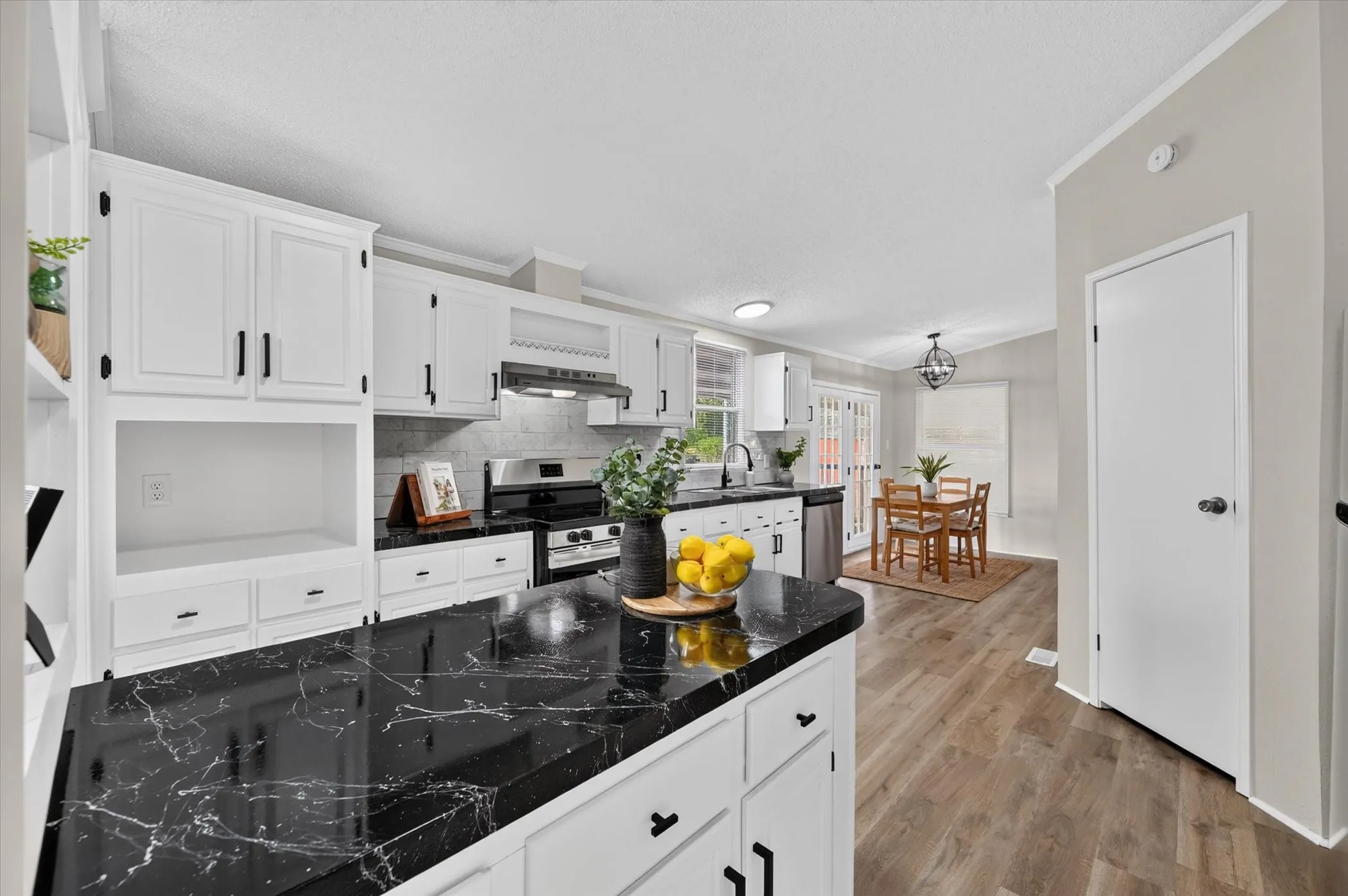 Mobile Home For Sale in Ellis County , 953 Big Sky Drive, Waxahachie, Texas 75167, 3 Bedroom, 2 Bathroom, Garage spaces, 1,456 Sqft, built in 1998, mls#21378402, Real Estate Agent in Waxahachie, Homes For Sale in Ellis county, Homes For Sale in Waxahachie, Realtor in Waxahachie Texas, Real Estate Brokerage Independent Realty Texas, Luminita Cordes Realtor