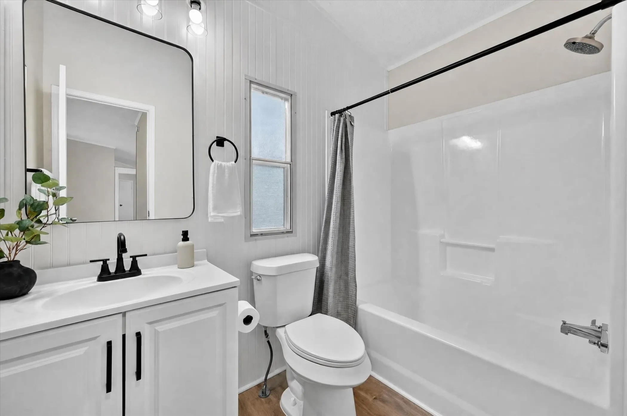 Mobile Home For Sale in Ellis County , 953 Big Sky Drive, Waxahachie, Texas 75167, 3 Bedroom, 2 Bathroom, Garage spaces, 1,456 Sqft, built in 1998, mls#21378402, Real Estate Agent in Waxahachie, Homes For Sale in Ellis county, Homes For Sale in Waxahachie, Realtor in Waxahachie Texas, Real Estate Brokerage Independent Realty Texas, Luminita Cordes Realtor