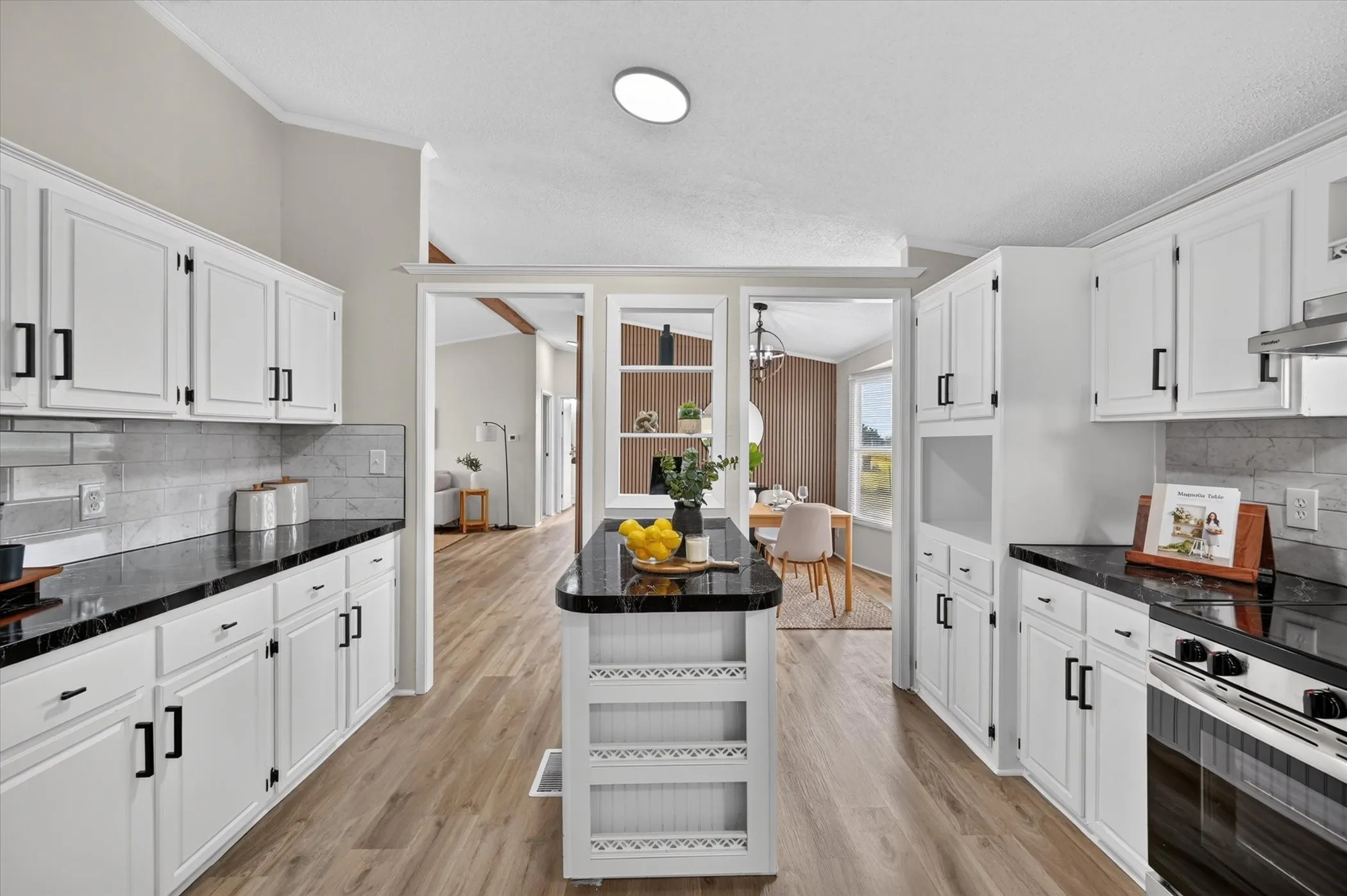 Mobile Home For Sale in Ellis County , 953 Big Sky Drive, Waxahachie, Texas 75167, 3 Bedroom, 2 Bathroom, Garage spaces, 1,456 Sqft, built in 1998, mls#21378402, Real Estate Agent in Waxahachie, Homes For Sale in Ellis county, Homes For Sale in Waxahachie, Realtor in Waxahachie Texas, Real Estate Brokerage Independent Realty Texas, Luminita Cordes Realtor