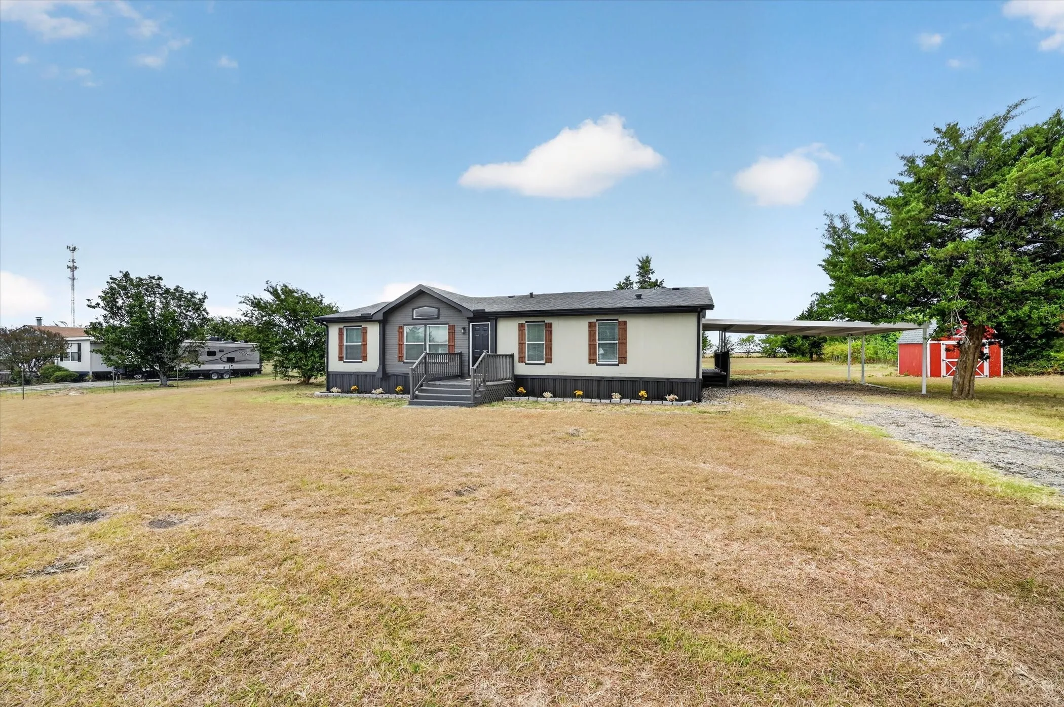Mobile Home For Sale in Ellis County , 953 Big Sky Drive, Waxahachie, Texas 75167, 3 Bedroom, 2 Bathroom, Garage spaces, 1,456 Sqft, built in 1998, mls#21378402, Real Estate Agent in Waxahachie, Homes For Sale in Ellis county, Homes For Sale in Waxahachie, Realtor in Waxahachie Texas, Real Estate Brokerage Independent Realty Texas, Luminita Cordes Realtor