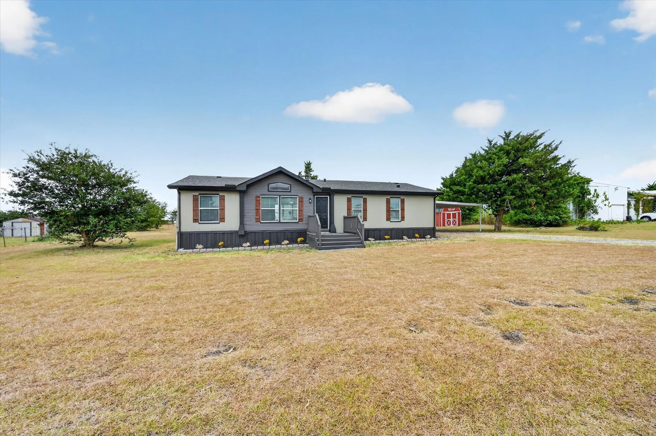 Mobile Home For Sale in Ellis County , 953 Big Sky Drive, Waxahachie, Texas 75167, 3 Bedroom, 2 Bathroom, Garage spaces, 1,456 Sqft, built in 1998, mls#21378402, Real Estate Agent in Waxahachie, Homes For Sale in Ellis county, Homes For Sale in Waxahachie, Realtor in Waxahachie Texas, Real Estate Brokerage Independent Realty Texas, Luminita Cordes Realtor