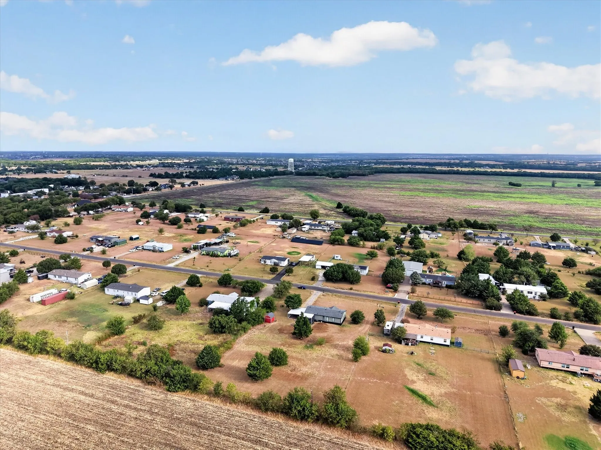 Mobile Home For Sale in Ellis County , 953 Big Sky Drive, Waxahachie, Texas 75167, 3 Bedroom, 2 Bathroom, Garage spaces, 1,456 Sqft, built in 1998, mls#21378402, Real Estate Agent in Waxahachie, Homes For Sale in Ellis county, Homes For Sale in Waxahachie, Realtor in Waxahachie Texas, Real Estate Brokerage Independent Realty Texas, Luminita Cordes Realtor