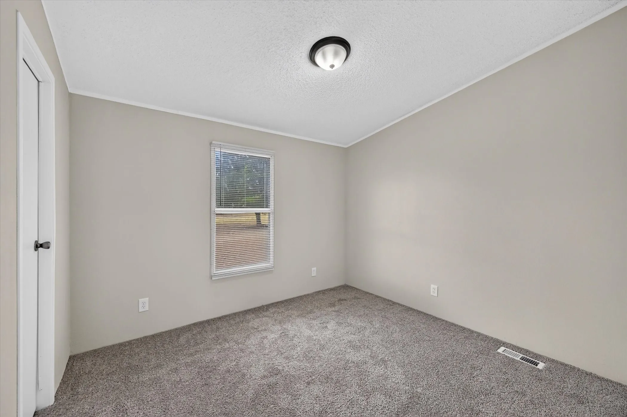 Mobile Home For Sale in Ellis County , 953 Big Sky Drive, Waxahachie, Texas 75167, 3 Bedroom, 2 Bathroom, Garage spaces, 1,456 Sqft, built in 1998, mls#21378402, Real Estate Agent in Waxahachie, Homes For Sale in Ellis county, Homes For Sale in Waxahachie, Realtor in Waxahachie Texas, Real Estate Brokerage Independent Realty Texas, Luminita Cordes Realtor