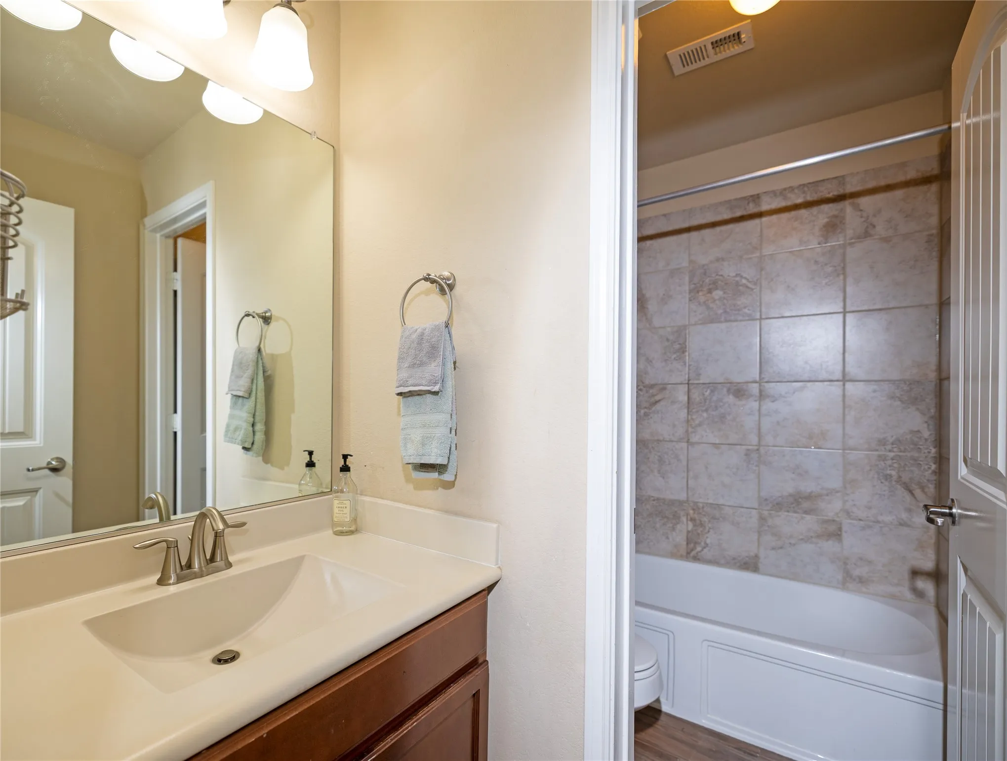 Single Family Residence For Sale in Kaufman County , 3115 Cassinia Parkway, Heartland, Texas 75126, 4 Bedroom, 3 Bathroom, 2 Garage spaces, 2,333 Sqft, built in 2017, mls#21378241, Real Estate Agent in Heartland, Homes For Sale in Kaufman county, Homes For Sale in Heartland, Realtor in Heartland Texas, Real Estate Brokerage Independent Realty Texas, Luminita Cordes Realtor