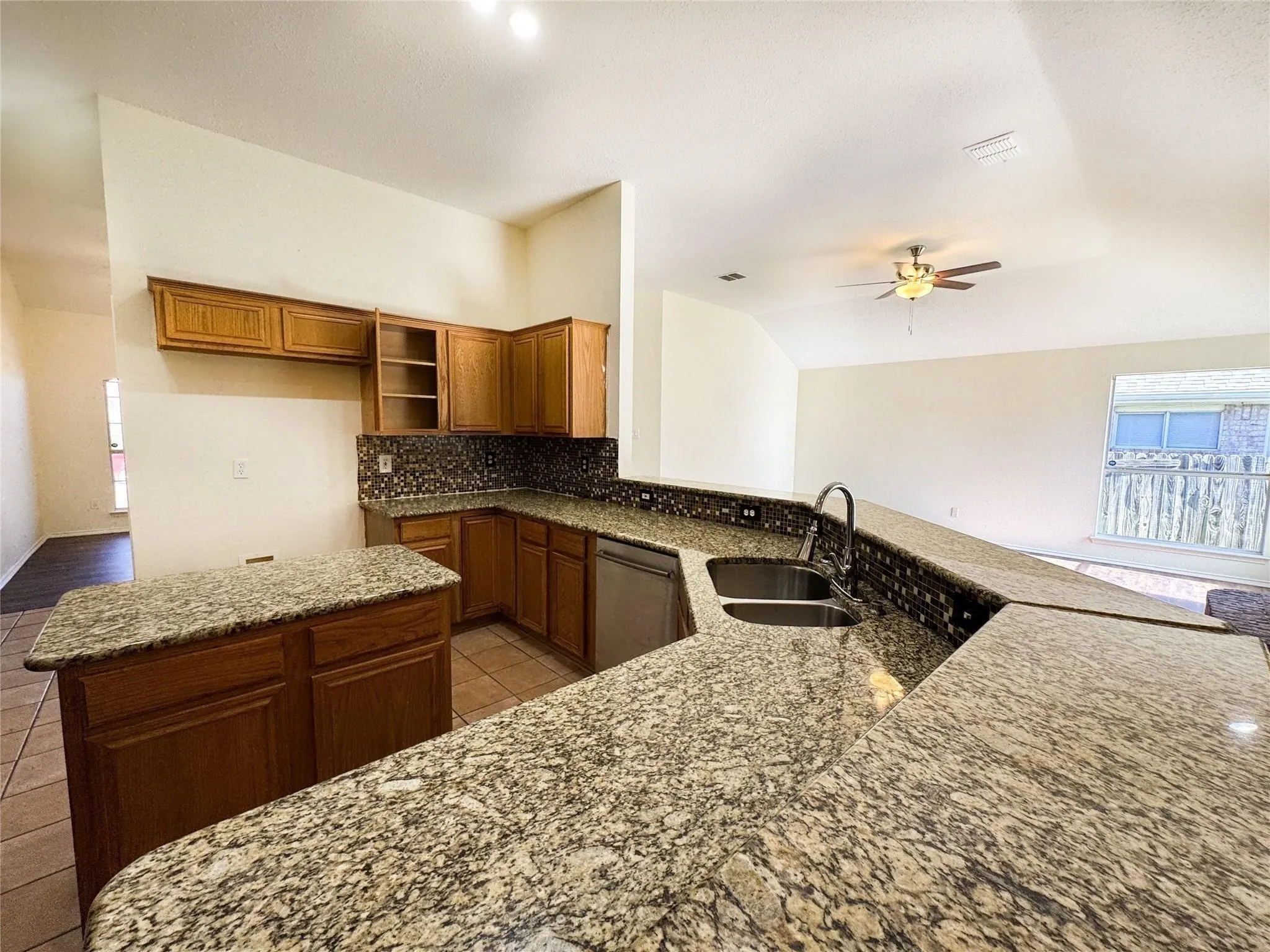 Single Family Residence For Rent in Tarrant County , 1020 Bonanza Drive, Arlington, Texas 76001, 4 Bedroom, 2 Bathroom, 2 Garage spaces, 2,375 Sqft, built in 1999, mls#21379090, Real Estate Agent in Arlington, Homes For Rent in Tarrant county, Homes For Rent in Arlington, Realtor in Arlington Texas, Real Estate Brokerage Independent Realty Texas, Luminita Cordes Realtor