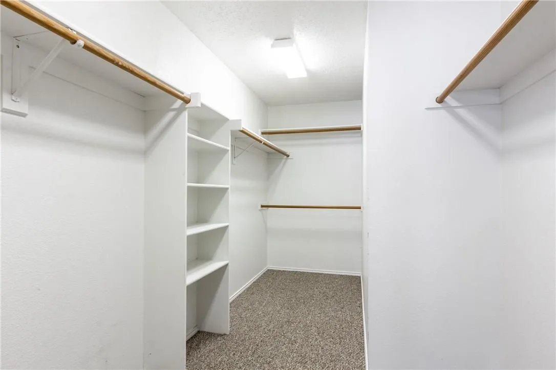 Single Family Residence For Rent in Tarrant County , 1020 Bonanza Drive, Arlington, Texas 76001, 4 Bedroom, 2 Bathroom, 2 Garage spaces, 2,375 Sqft, built in 1999, mls#21379090, Real Estate Agent in Arlington, Homes For Rent in Tarrant county, Homes For Rent in Arlington, Realtor in Arlington Texas, Real Estate Brokerage Independent Realty Texas, Luminita Cordes Realtor