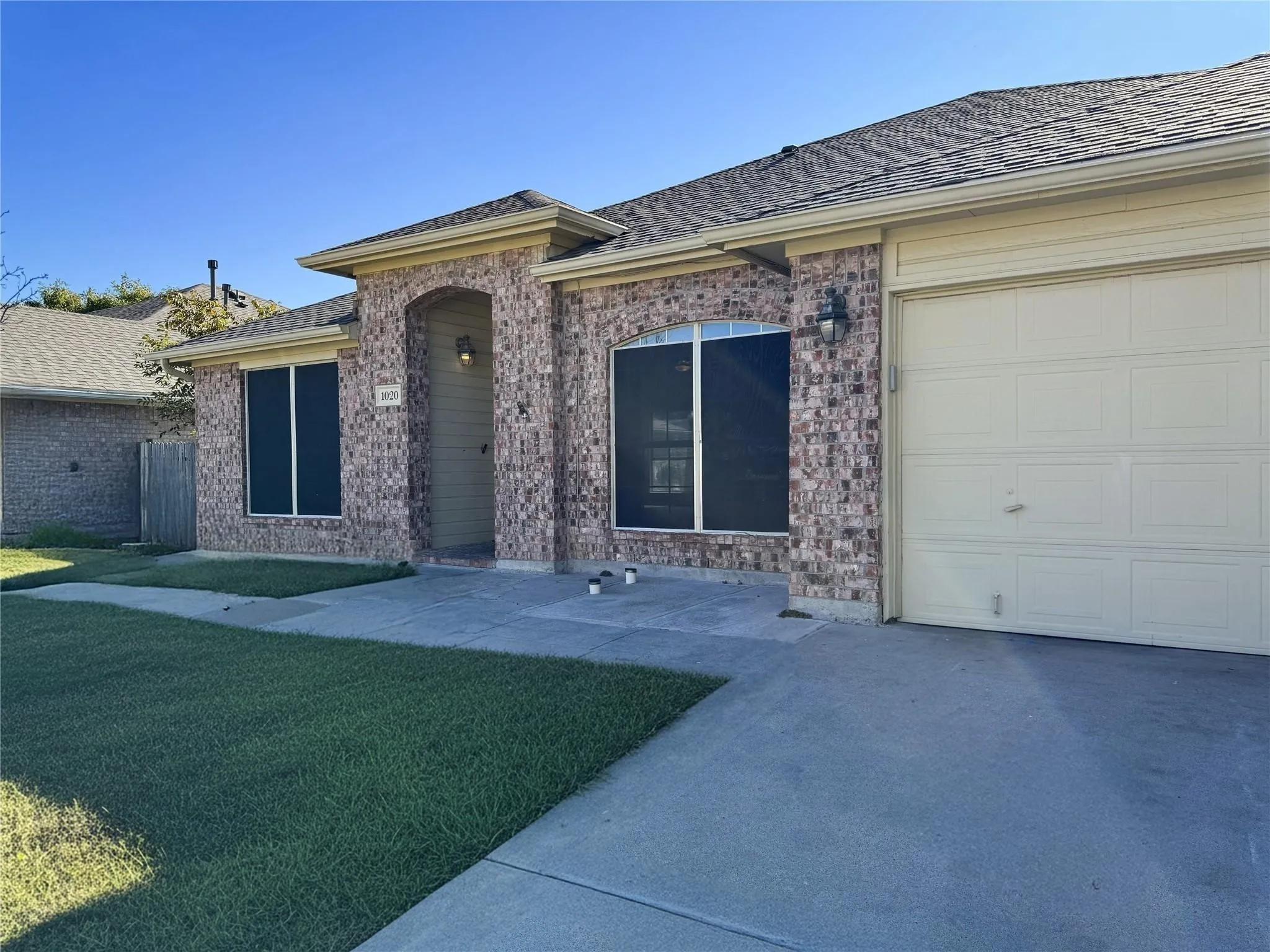 Single Family Residence For Rent in Tarrant County , 1020 Bonanza Drive, Arlington, Texas 76001, 4 Bedroom, 2 Bathroom, 2 Garage spaces, 2,375 Sqft, built in 1999, mls#21379090, Real Estate Agent in Arlington, Homes For Rent in Tarrant county, Homes For Rent in Arlington, Realtor in Arlington Texas, Real Estate Brokerage Independent Realty Texas, Luminita Cordes Realtor