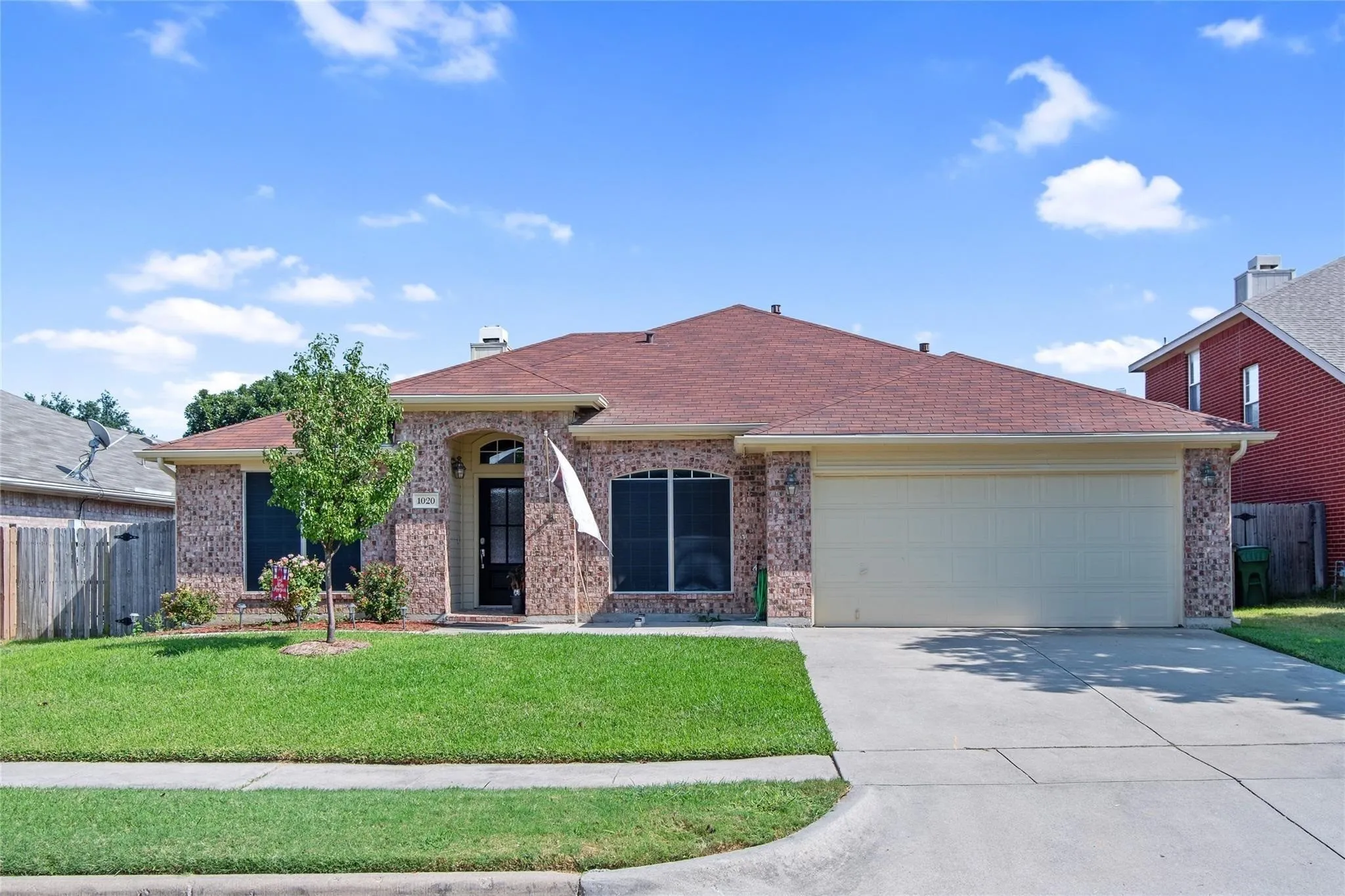 Single Family Residence For Rent in Tarrant County , 1020 Bonanza Drive, Arlington, Texas 76001, 4 Bedroom, 2 Bathroom, 2 Garage spaces, 2,375 Sqft, built in 1999, mls#21379090, Real Estate Agent in Arlington, Homes For Rent in Tarrant county, Homes For Rent in Arlington, Realtor in Arlington Texas, Real Estate Brokerage Independent Realty Texas, Luminita Cordes Realtor