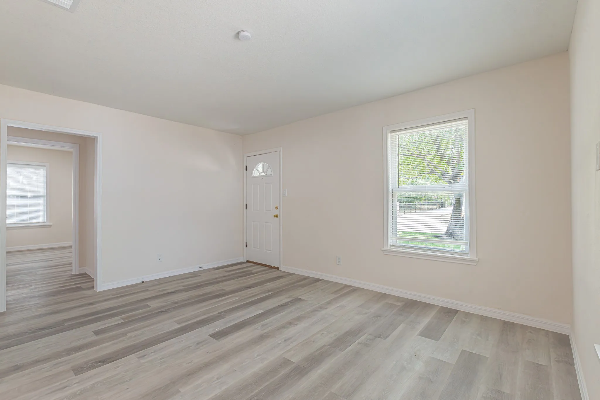 Single Family Residence For Sale in Dallas County , 426 NE 29th Street, Grand Prairie, Texas 75050, 4 Bedroom, 3 Bathroom, Garage spaces, 1,452 Sqft, built in 1951, mls#21378871, Real Estate Agent in Grand Prairie, Homes For Sale in Dallas county, Homes For Sale in Grand Prairie, Realtor in Grand Prairie Texas, Real Estate Brokerage Independent Realty Texas, Luminita Cordes Realtor