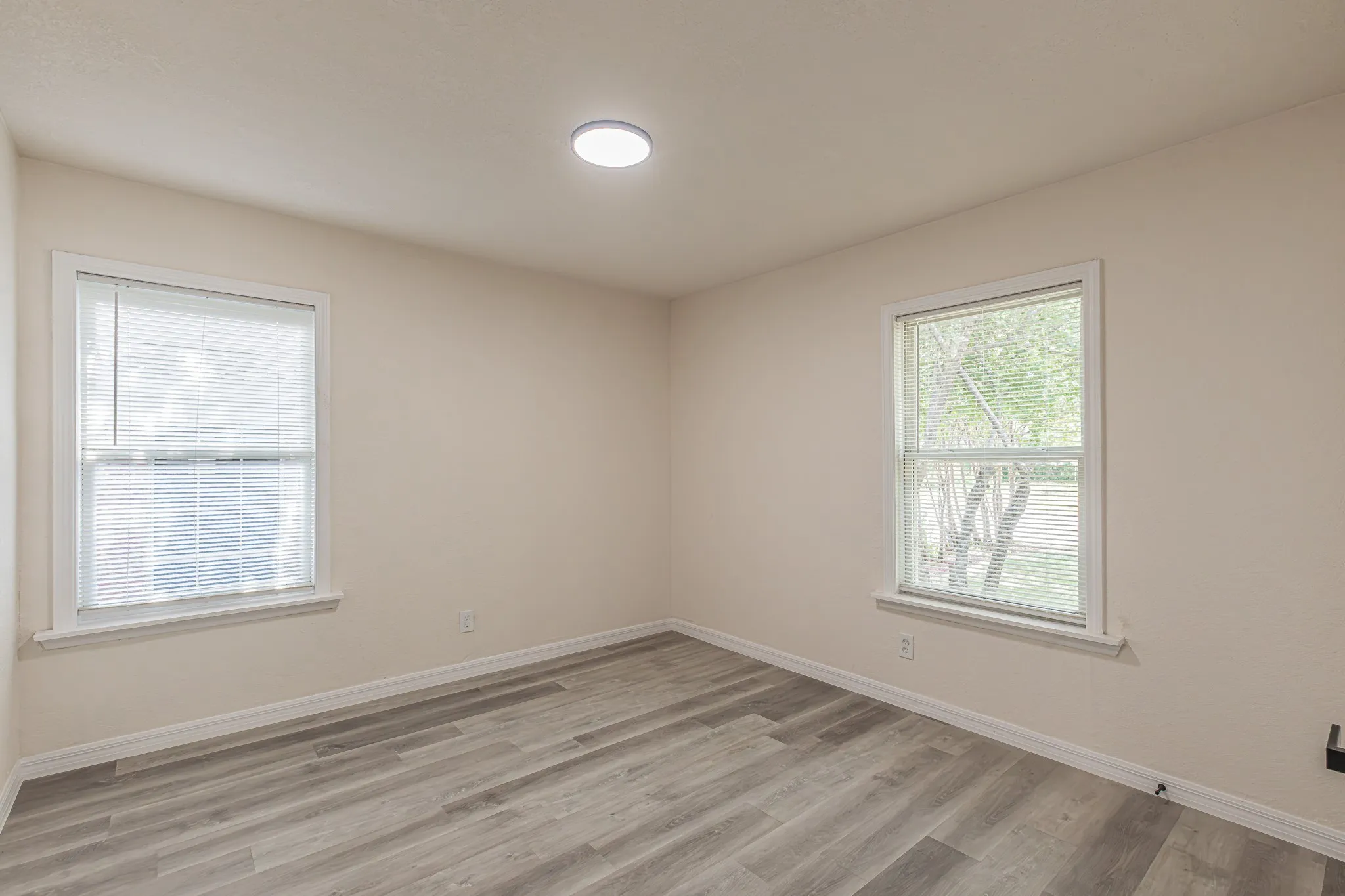 Single Family Residence For Sale in Dallas County , 426 NE 29th Street, Grand Prairie, Texas 75050, 4 Bedroom, 3 Bathroom, Garage spaces, 1,452 Sqft, built in 1951, mls#21378871, Real Estate Agent in Grand Prairie, Homes For Sale in Dallas county, Homes For Sale in Grand Prairie, Realtor in Grand Prairie Texas, Real Estate Brokerage Independent Realty Texas, Luminita Cordes Realtor