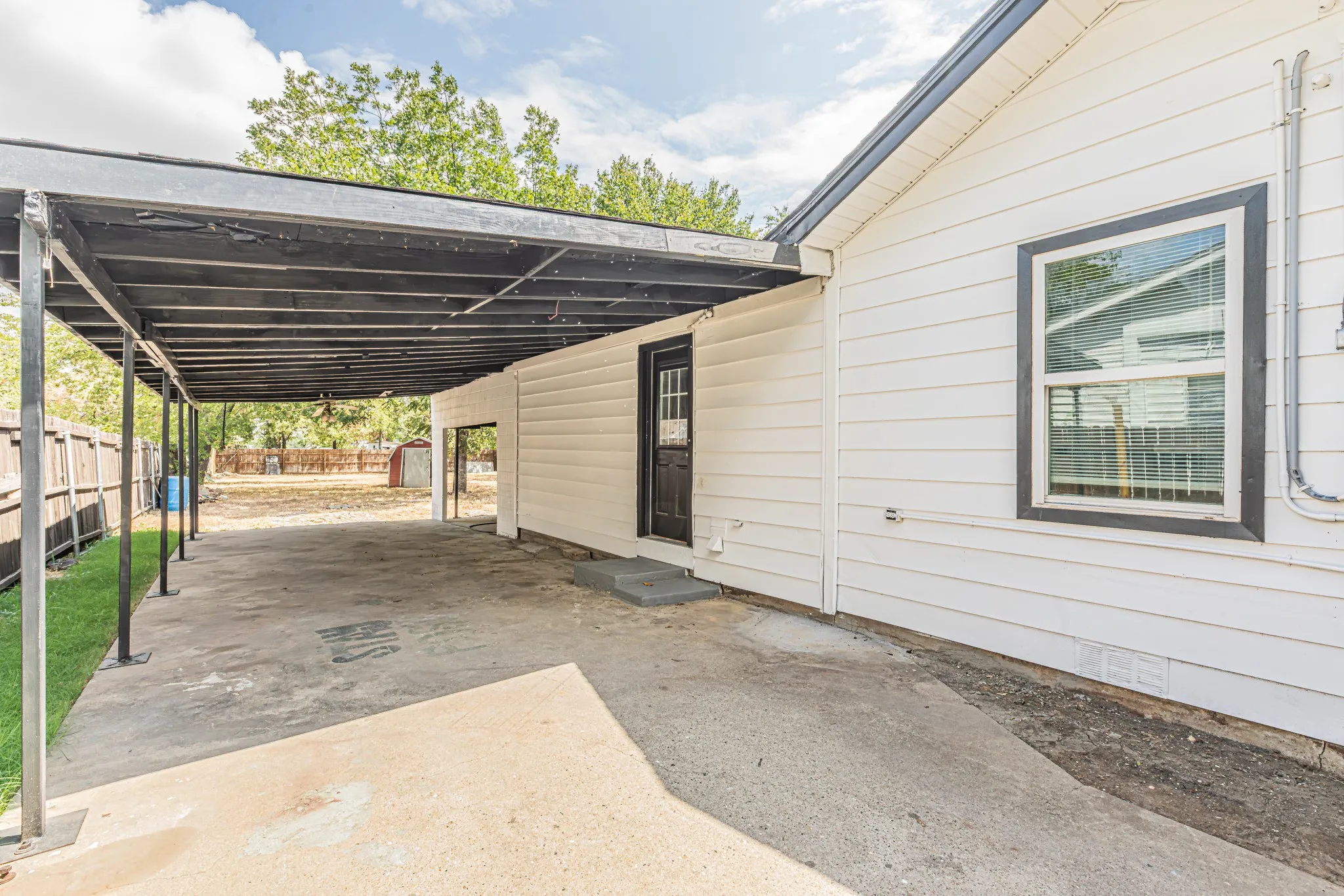 Single Family Residence For Sale in Dallas County , 426 NE 29th Street, Grand Prairie, Texas 75050, 4 Bedroom, 3 Bathroom, Garage spaces, 1,452 Sqft, built in 1951, mls#21378871, Real Estate Agent in Grand Prairie, Homes For Sale in Dallas county, Homes For Sale in Grand Prairie, Realtor in Grand Prairie Texas, Real Estate Brokerage Independent Realty Texas, Luminita Cordes Realtor