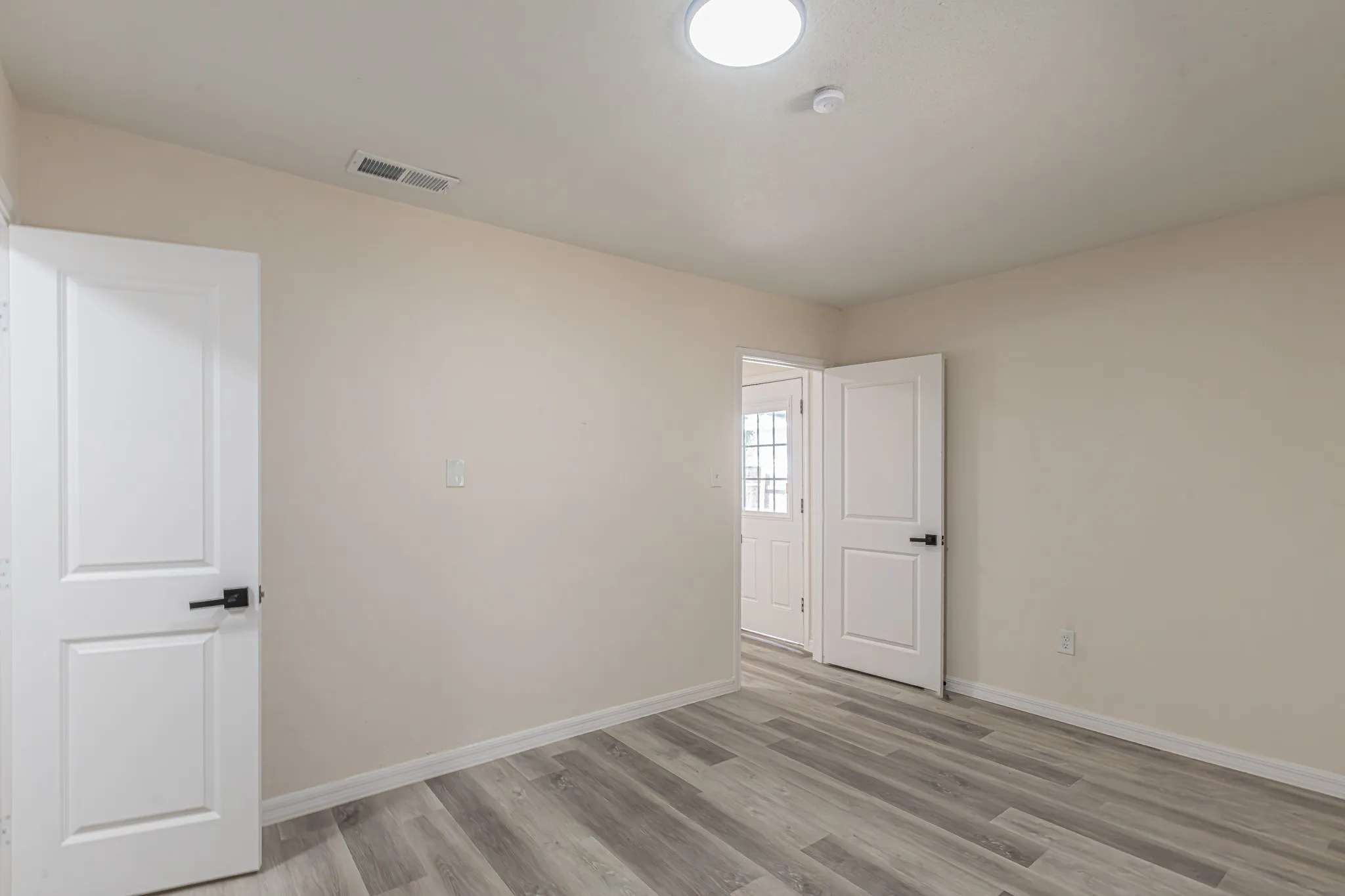 Single Family Residence For Sale in Dallas County , 426 NE 29th Street, Grand Prairie, Texas 75050, 4 Bedroom, 3 Bathroom, Garage spaces, 1,452 Sqft, built in 1951, mls#21378871, Real Estate Agent in Grand Prairie, Homes For Sale in Dallas county, Homes For Sale in Grand Prairie, Realtor in Grand Prairie Texas, Real Estate Brokerage Independent Realty Texas, Luminita Cordes Realtor