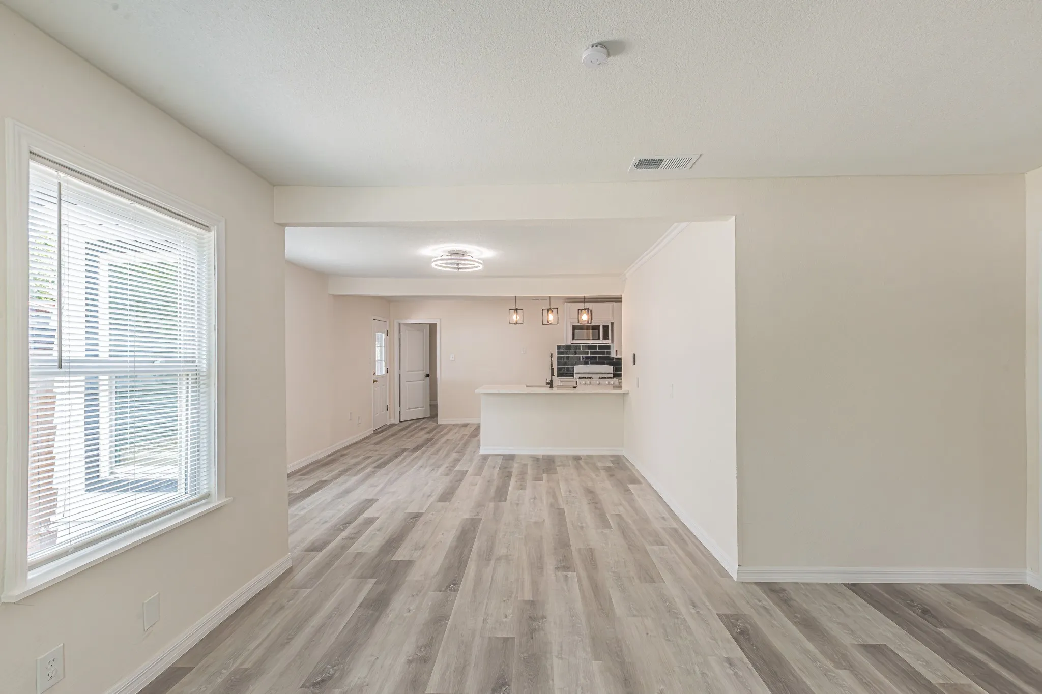 Single Family Residence For Sale in Dallas County , 426 NE 29th Street, Grand Prairie, Texas 75050, 4 Bedroom, 3 Bathroom, Garage spaces, 1,452 Sqft, built in 1951, mls#21378871, Real Estate Agent in Grand Prairie, Homes For Sale in Dallas county, Homes For Sale in Grand Prairie, Realtor in Grand Prairie Texas, Real Estate Brokerage Independent Realty Texas, Luminita Cordes Realtor