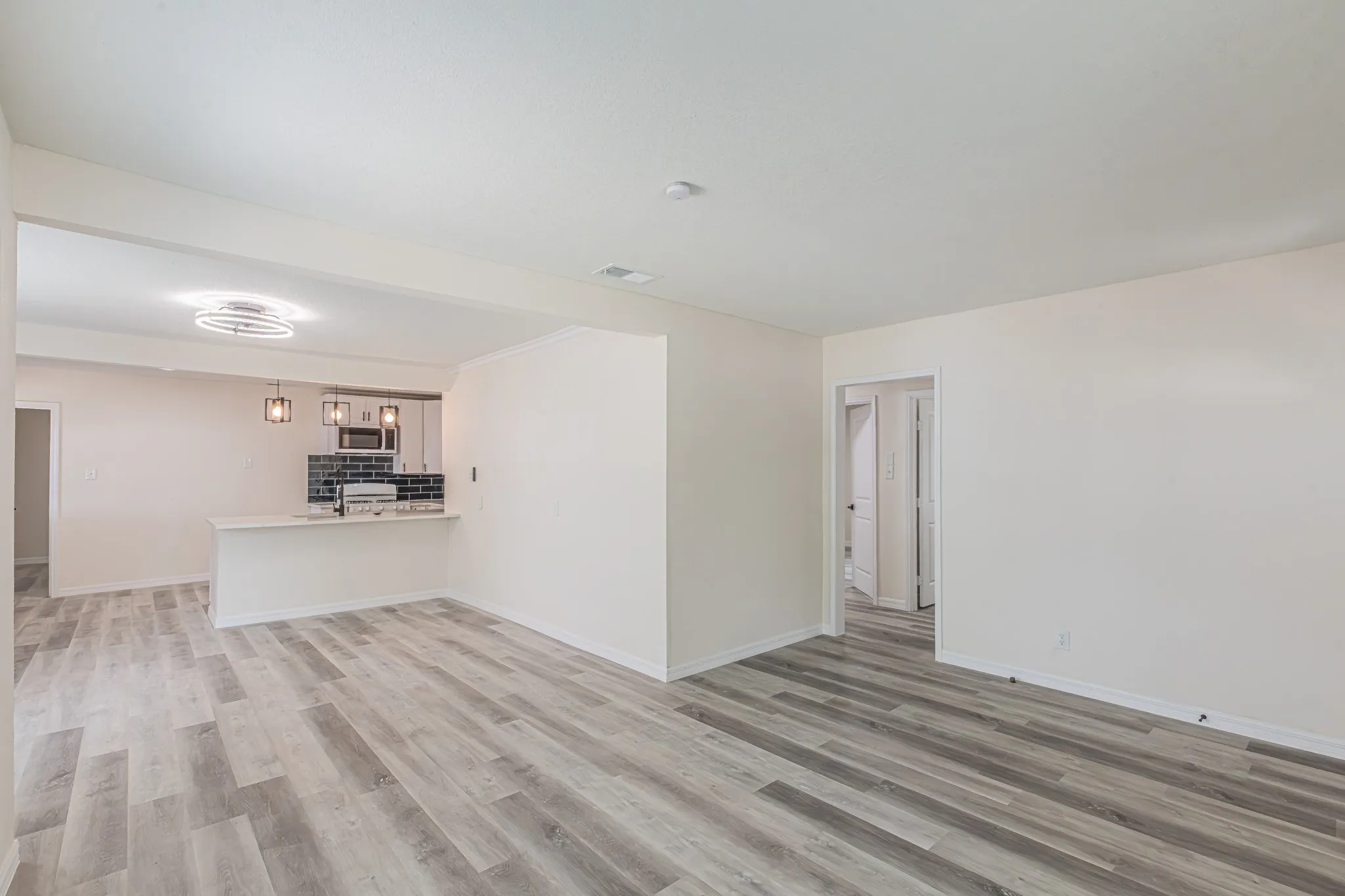 Single Family Residence For Sale in Dallas County , 426 NE 29th Street, Grand Prairie, Texas 75050, 4 Bedroom, 3 Bathroom, Garage spaces, 1,452 Sqft, built in 1951, mls#21378871, Real Estate Agent in Grand Prairie, Homes For Sale in Dallas county, Homes For Sale in Grand Prairie, Realtor in Grand Prairie Texas, Real Estate Brokerage Independent Realty Texas, Luminita Cordes Realtor