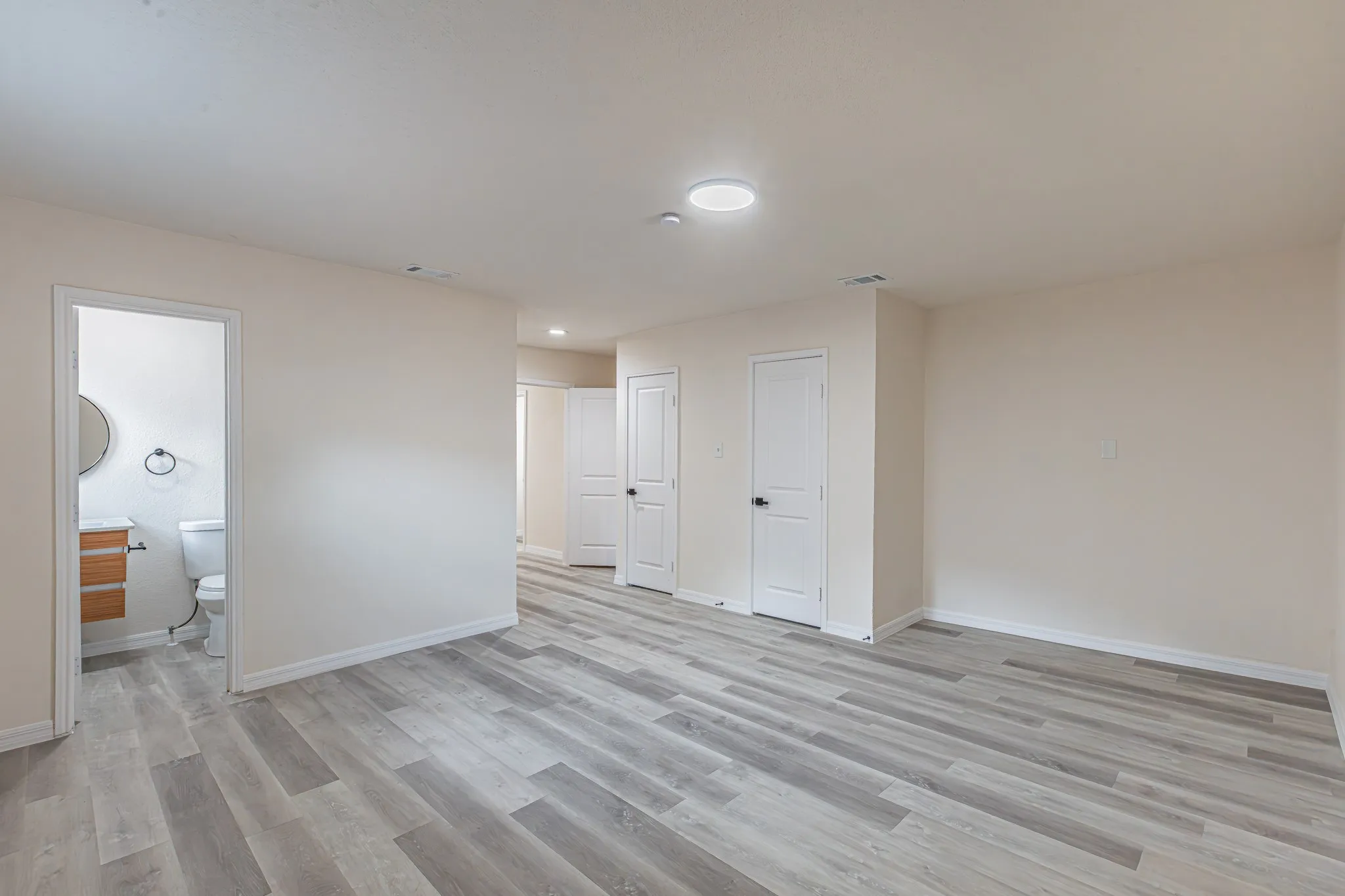 Single Family Residence For Sale in Dallas County , 426 NE 29th Street, Grand Prairie, Texas 75050, 4 Bedroom, 3 Bathroom, Garage spaces, 1,452 Sqft, built in 1951, mls#21378871, Real Estate Agent in Grand Prairie, Homes For Sale in Dallas county, Homes For Sale in Grand Prairie, Realtor in Grand Prairie Texas, Real Estate Brokerage Independent Realty Texas, Luminita Cordes Realtor